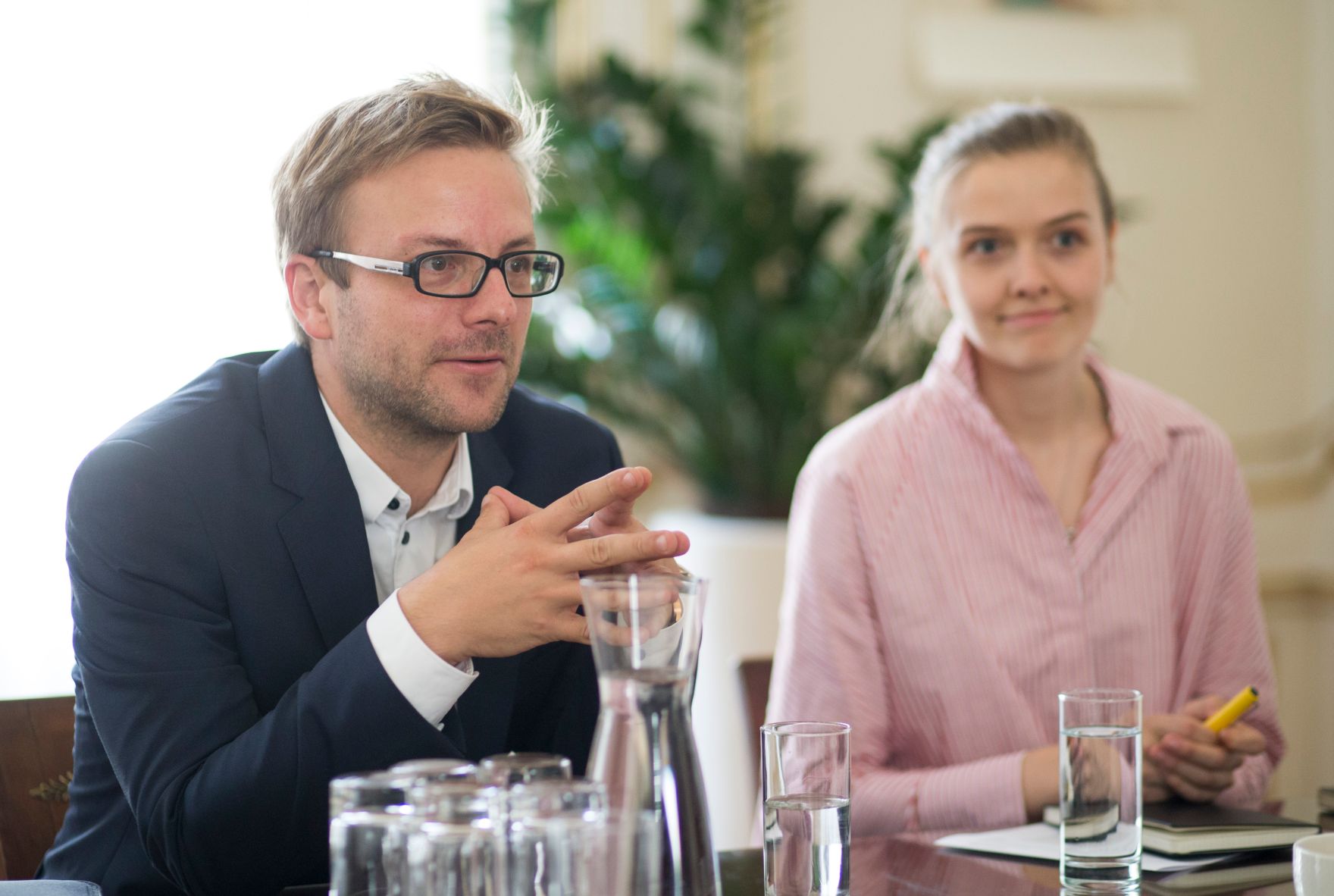 Am 22. August 2017 empfing Staatssekret&auml;rin Muna Duzdar Vertreter der Initiative "New Here" zu einem Arbeitsgespr&auml;ch.