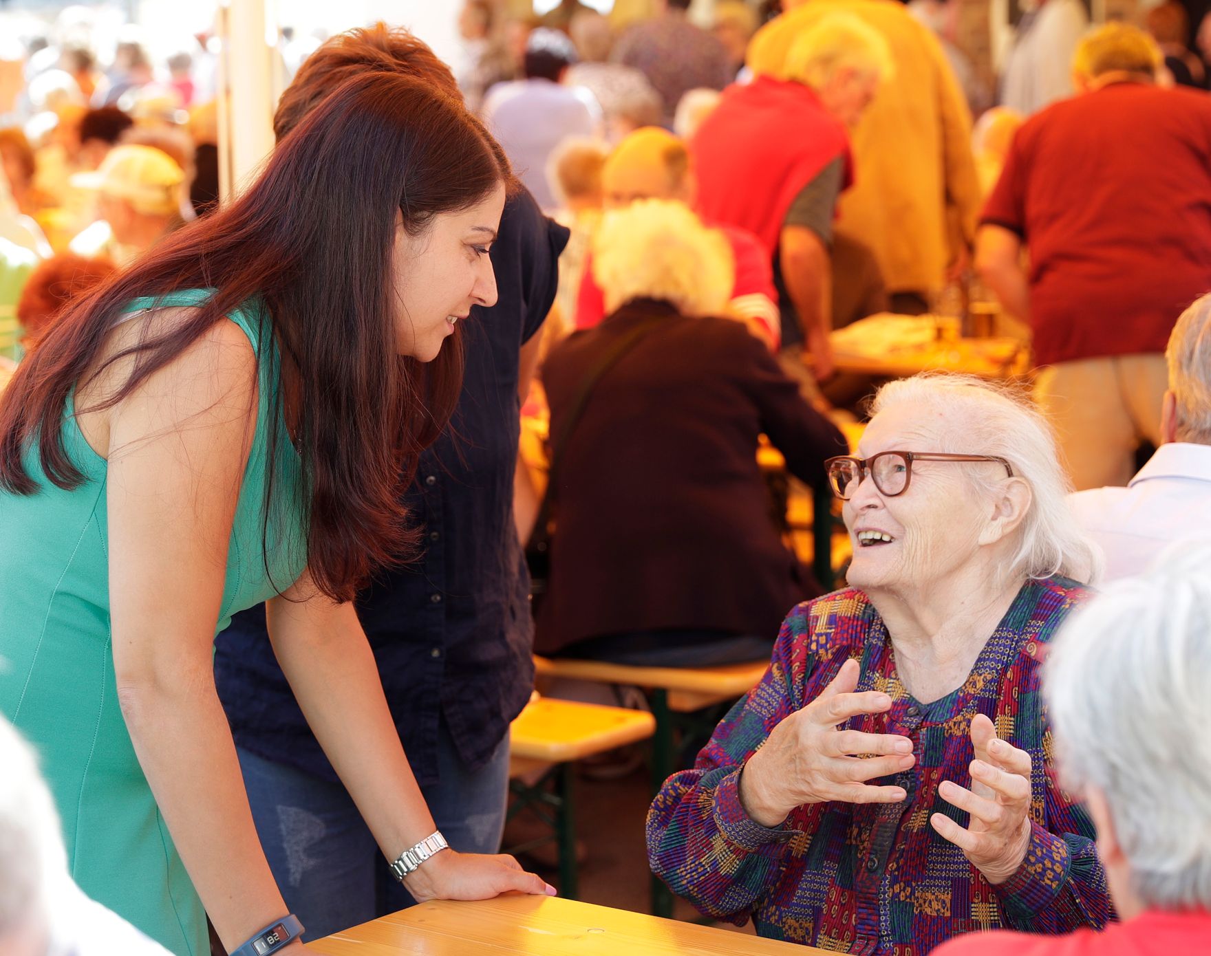 Am 23. August 2017 besuchte Staatssekret&auml;rin Muna Duzdar (im Bild) das Seniorenfr&uuml;hschoppen in der Ottakringer Brauerei.
