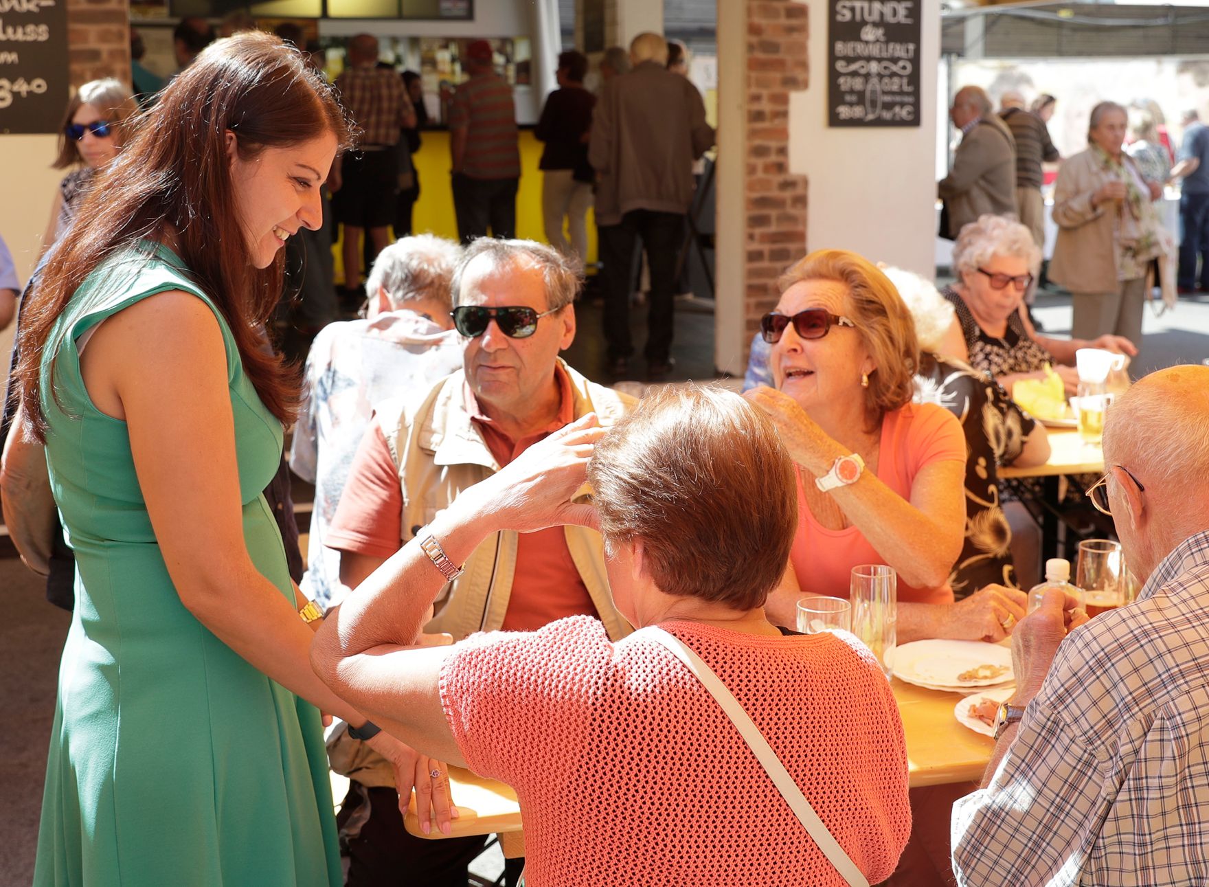 Am 23. August 2017 besuchte Staatssekret&auml;rin Muna Duzdar (im Bild) das Seniorenfr&uuml;hschoppen in der Ottakringer Brauerei.