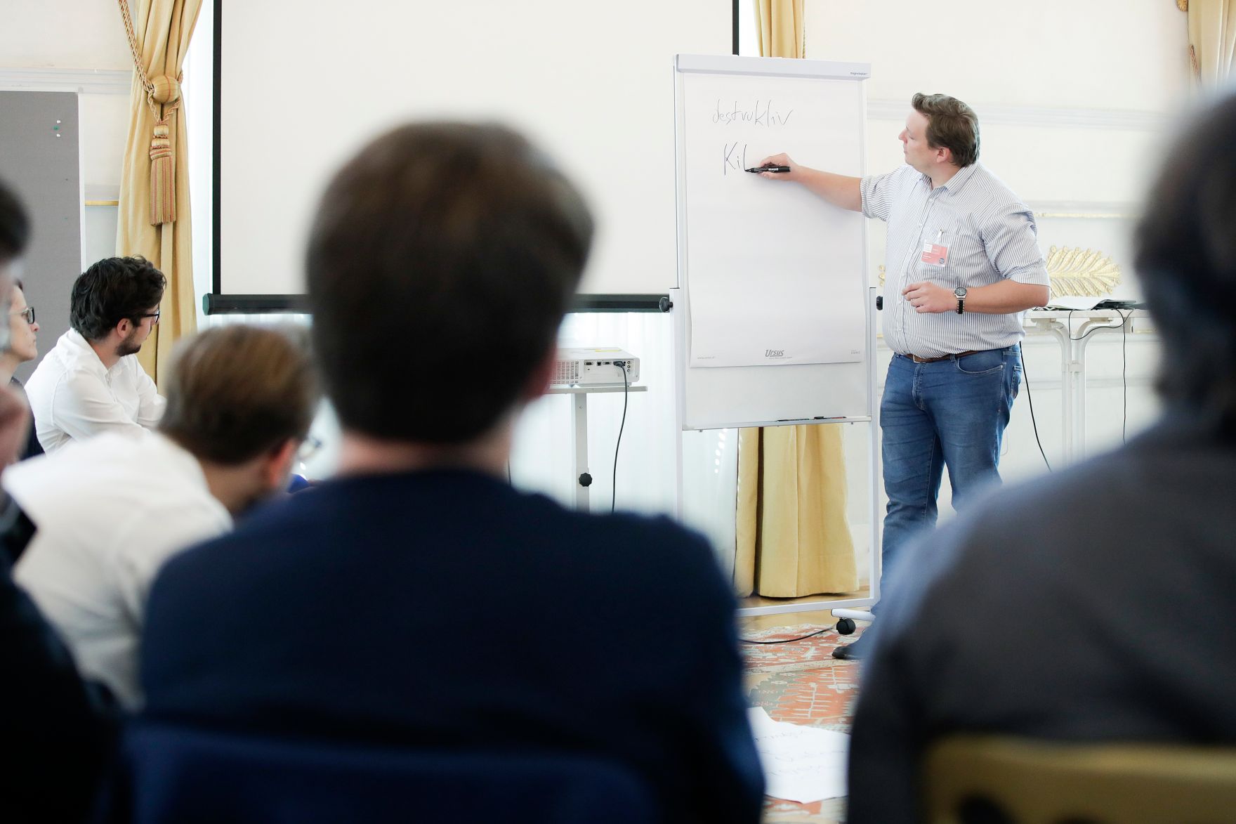 Am 9. September 2017 startete Staatssekret&auml;rin Muna Duzdar im Bundeskanzleramt den ersten Lehrgang f&uuml;r mehr Zivilcourage im Internet. Im Bild Maximilian Zirkowitsch.