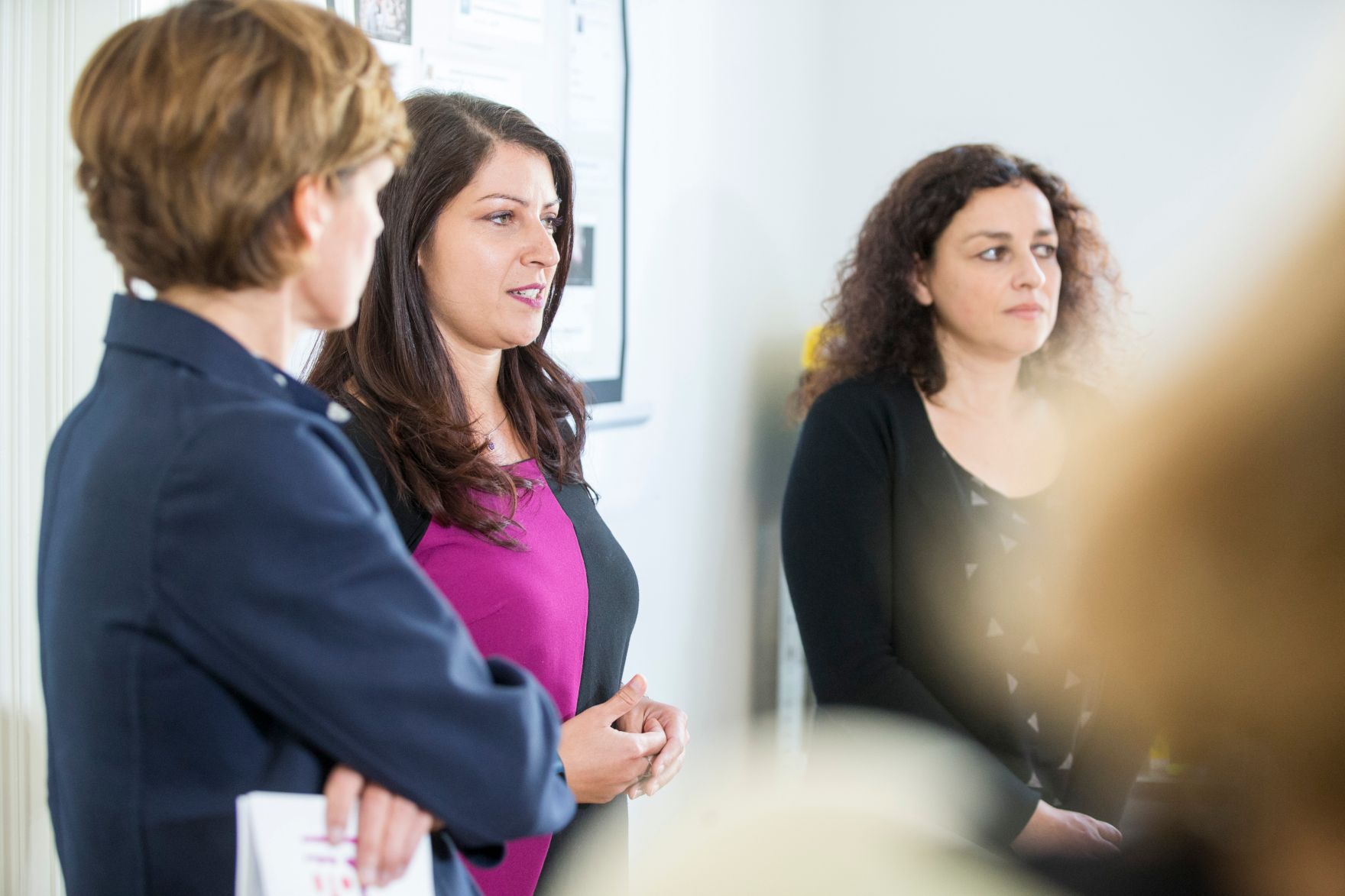 Am 15. September 2017 er&ouml;ffnete Staatssekret&auml;rin Muna Duzdar (m.) gemeinsam mit Frauenministerin Pamela Rendi-Wagner (l.) die Beratungsstelle #GegenHassimNetz in Wien Margareten.