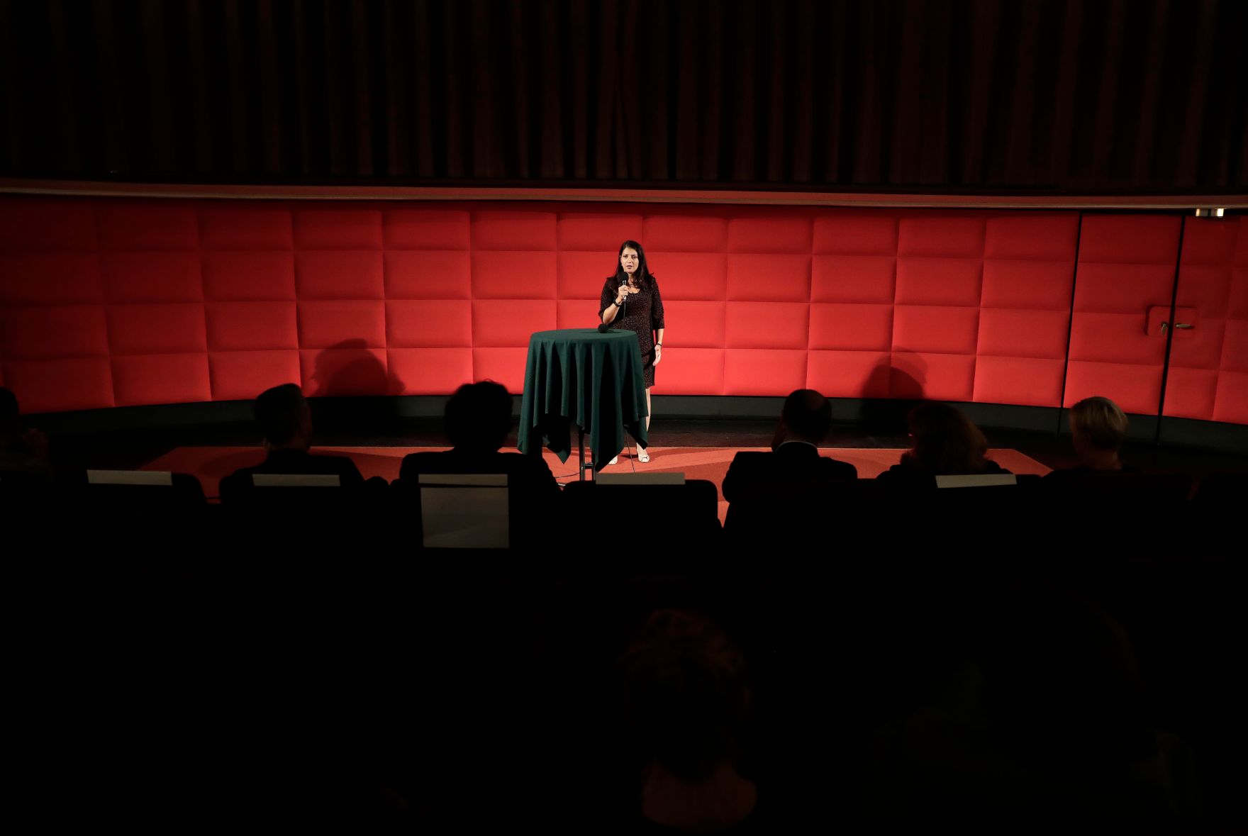 Am 29. September 2017 er&ouml;ffnete Staatssekret&auml;rin Muna Duzdar (im Bild) die Veranstaltung &quot;Echte Helden sind anders&quot; im Filmcasino.