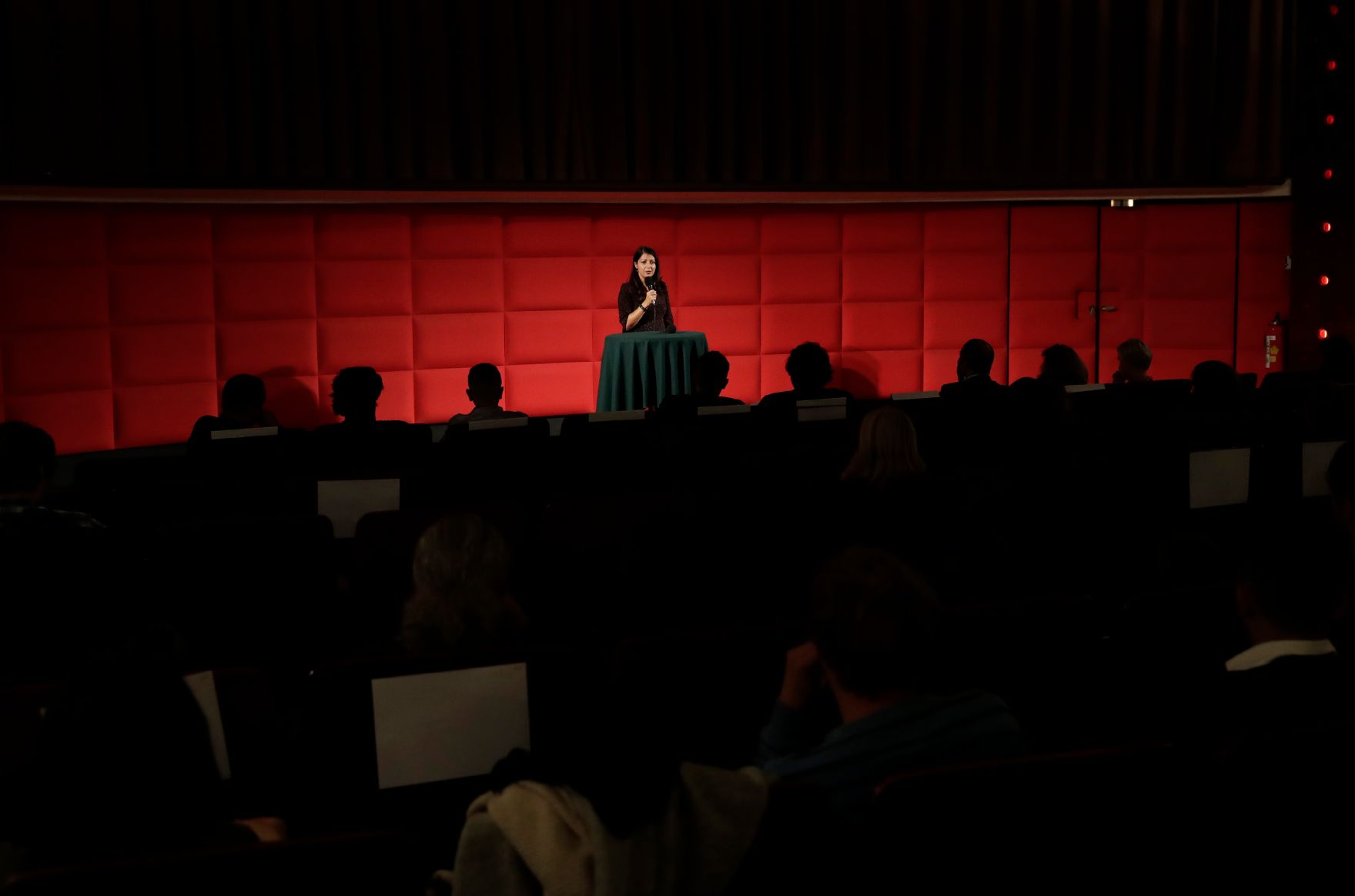 Am 29. September 2017 er&ouml;ffnete Staatssekret&auml;rin Muna Duzdar (im Bild) die Veranstaltung &quot;Echte Helden sind anders&quot; im Filmcasino.