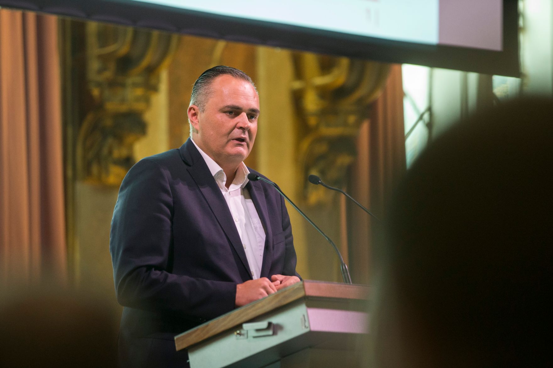 Am 19. September 2017 nahm Staatssekret&auml;rin Muna Duzdar gemeinsam mit Verteidigungsminister Hans Peter Doskozil (im Bild) an der LehrlingsausbilderInnentagung im Heeresgeschichtlichen Museum teil.