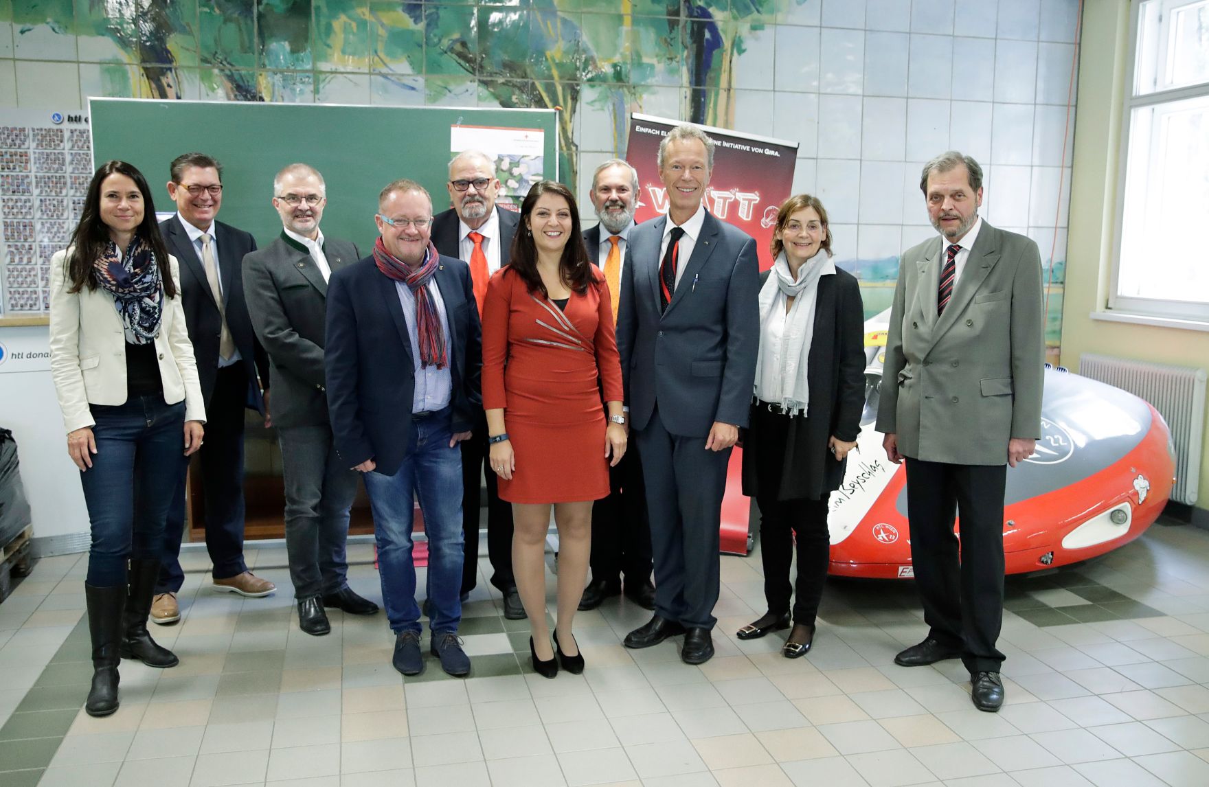 Am 21. September 2017 besuchte Staatssekret&auml;rin Muna Duzdar (m.) die HTL Donaustadt.