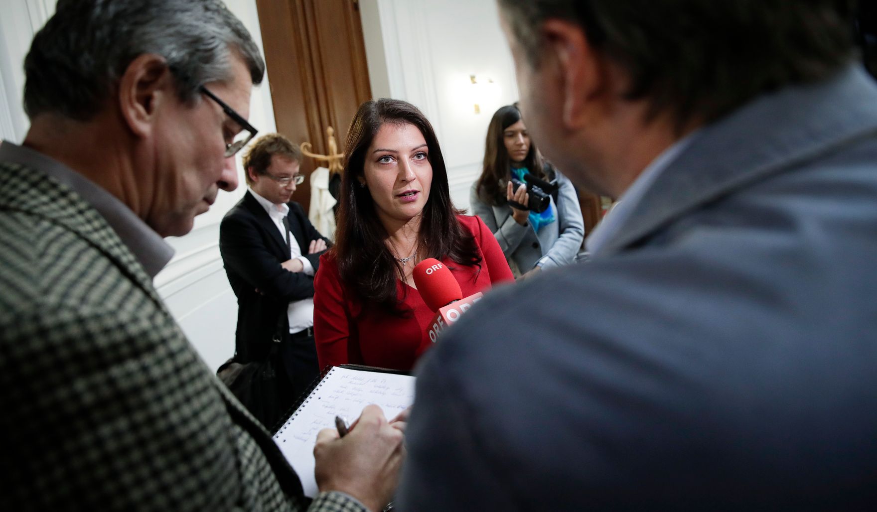 Am 26. September 2017 fand der Auftakt der Gehaltsverhandlungen &Ouml;ffentlicher Dienst in der Hohenstaufengasse statt. Im Bild Staatssekret&auml;rin Muna Duzdar.