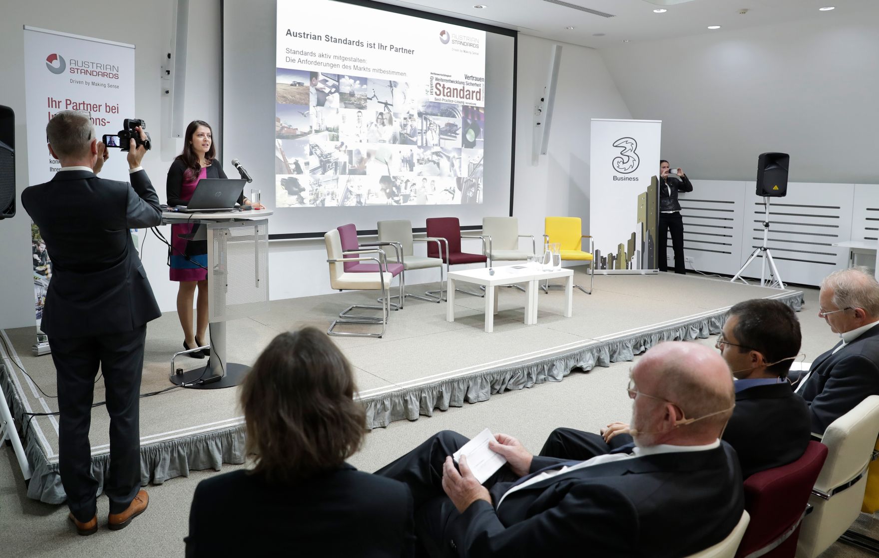 Am 18. Oktober 2017 er&ouml;ffnete Staatssekret&auml;rin Muna Duzdar (im Bild) den IoT- Fachkongress 2017: &bdquo;Big Data, Cloud, Datenschutz &amp; Co &ndash; mit Standards zum Erfolg&ldquo;.