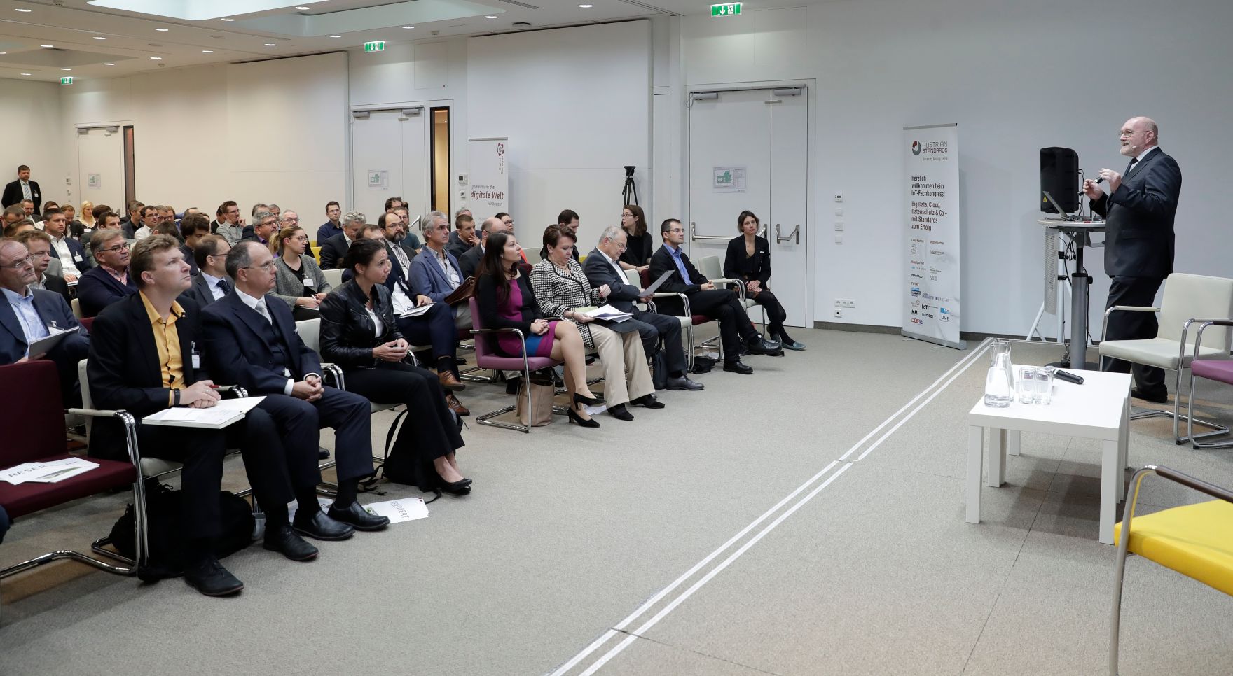 Am 18. Oktober 2017 er&ouml;ffnete Staatssekret&auml;rin Muna Duzdar den IoT- Fachkongress 2017: &bdquo;Big Data, Cloud, Datenschutz &amp; Co &ndash; mit Standards zum Erfolg&ldquo;.