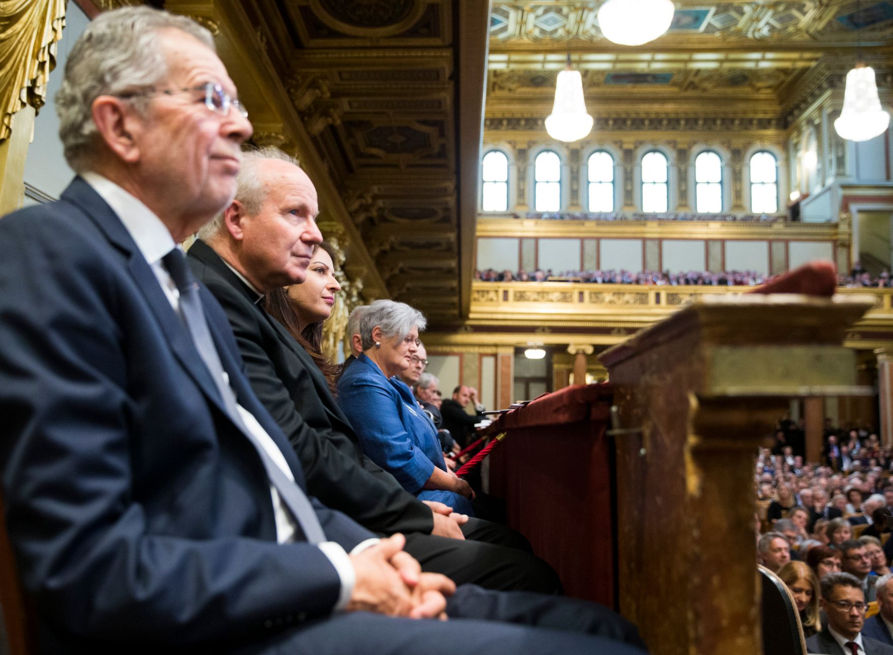 Am 24. Oktober 2017 besuchte die Staatssekret&auml;rin den Empfang der evangelischen Kirchen in &Ouml;sterreich anl&auml;sslich &bdquo;500 Jahre Reformation&ldquo; im Wiener Musikverein. Im Bild (v.l.n.r.) Bundespr&auml;sident Alexander van der Bellen, Kardinal Christoph Sch&ouml;nborn und Staatssekret&auml;rin Muna Duzdar.