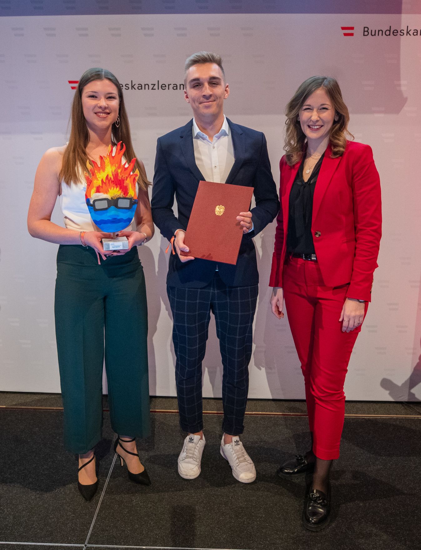 Am 1. Dezember 2022 &uuml;berreichte Staatssekret&auml;rin Claudia Plakolm den &Ouml;sterreichischen Jugendpreis 2022.