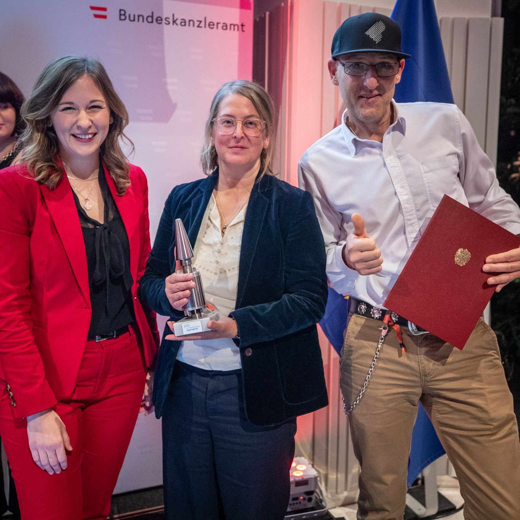 Am 1. Dezember 2022 &uuml;berreichte Staatssekret&auml;rin Claudia Plakolm den &Ouml;sterreichischen Jugendpreis 2022.