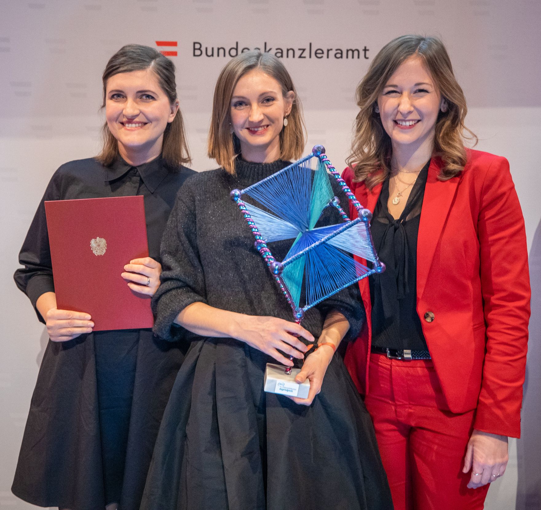 Am 1. Dezember 2022 &uuml;berreichte Staatssekret&auml;rin Claudia Plakolm den &Ouml;sterreichischen Jugendpreis 2022.