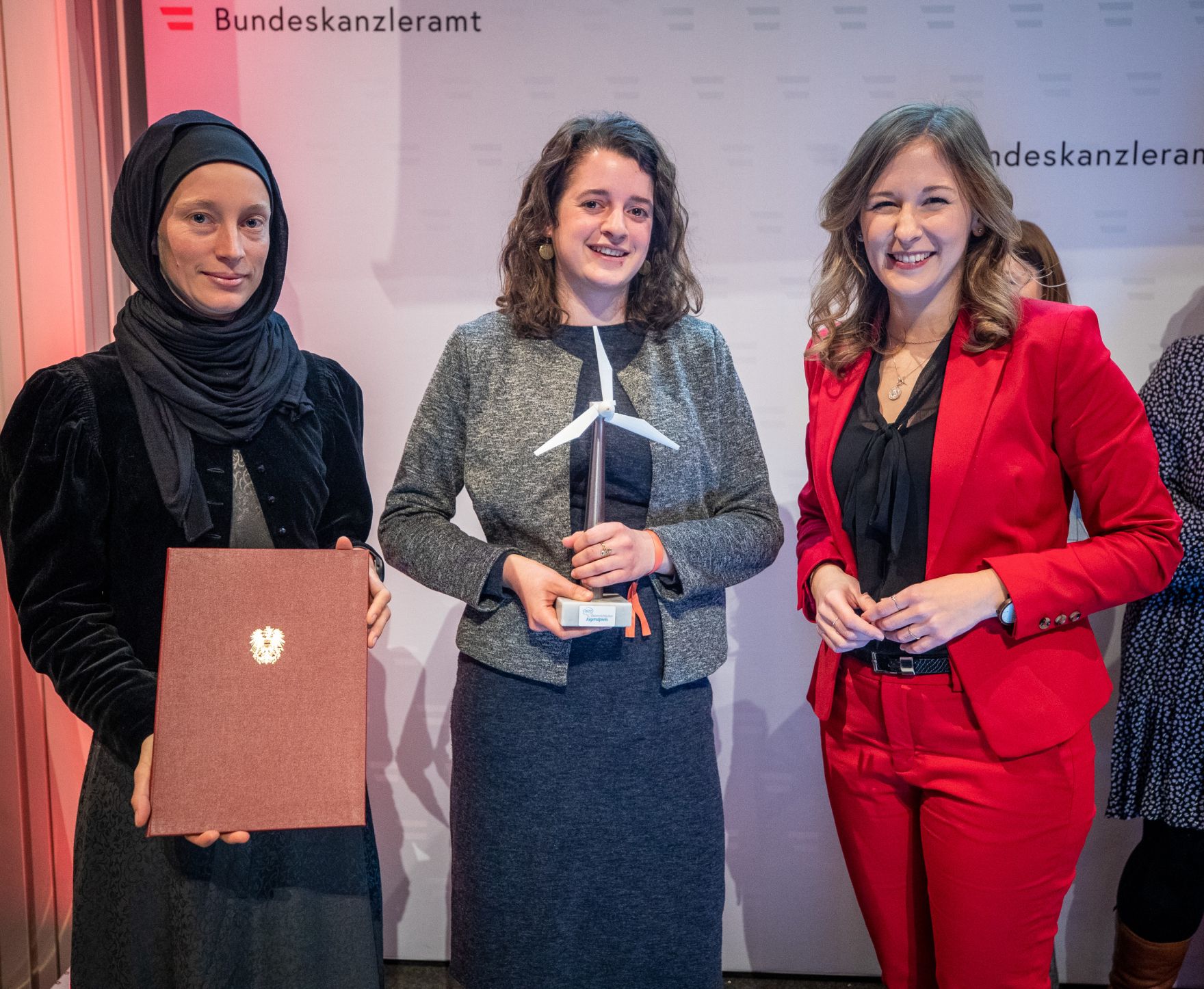 Am 1. Dezember 2022 &uuml;berreichte Staatssekret&auml;rin Claudia Plakolm den &Ouml;sterreichischen Jugendpreis 2022.