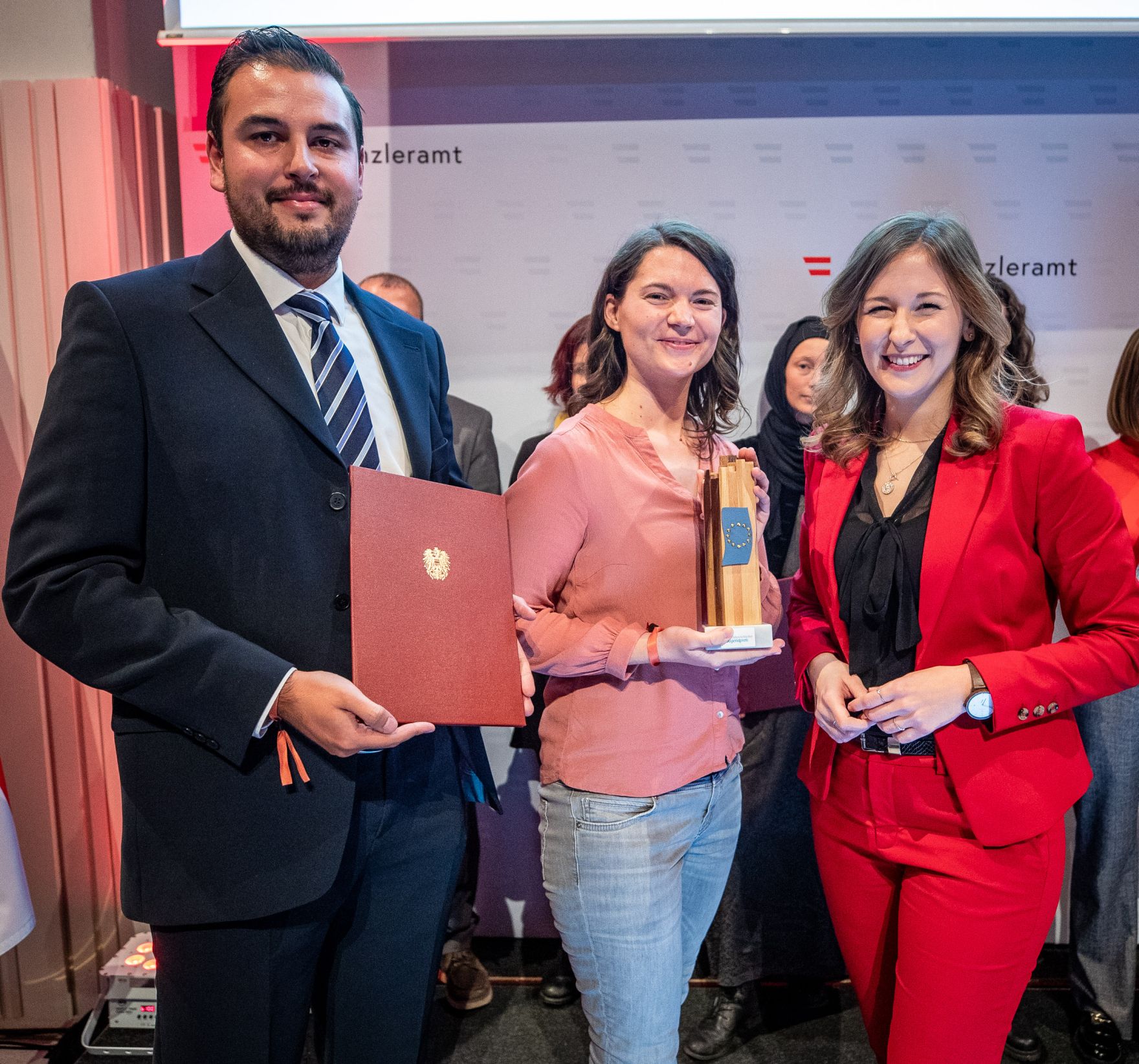 Am 1. Dezember 2022 &uuml;berreichte Staatssekret&auml;rin Claudia Plakolm den &Ouml;sterreichischen Jugendpreis 2022.