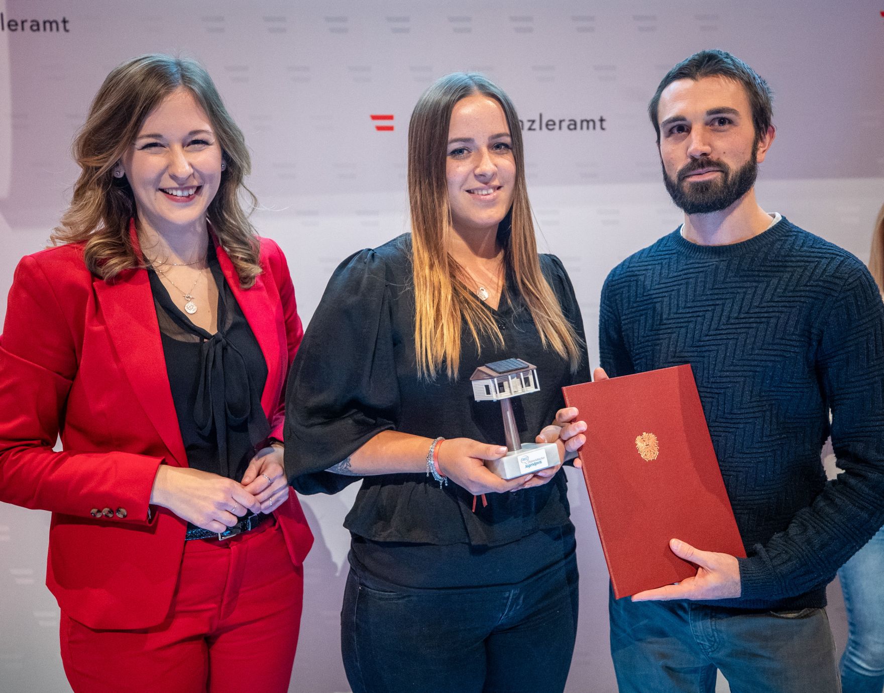 Am 1. Dezember 2022 &uuml;berreichte Staatssekret&auml;rin Claudia Plakolm den &Ouml;sterreichischen Jugendpreis 2022.