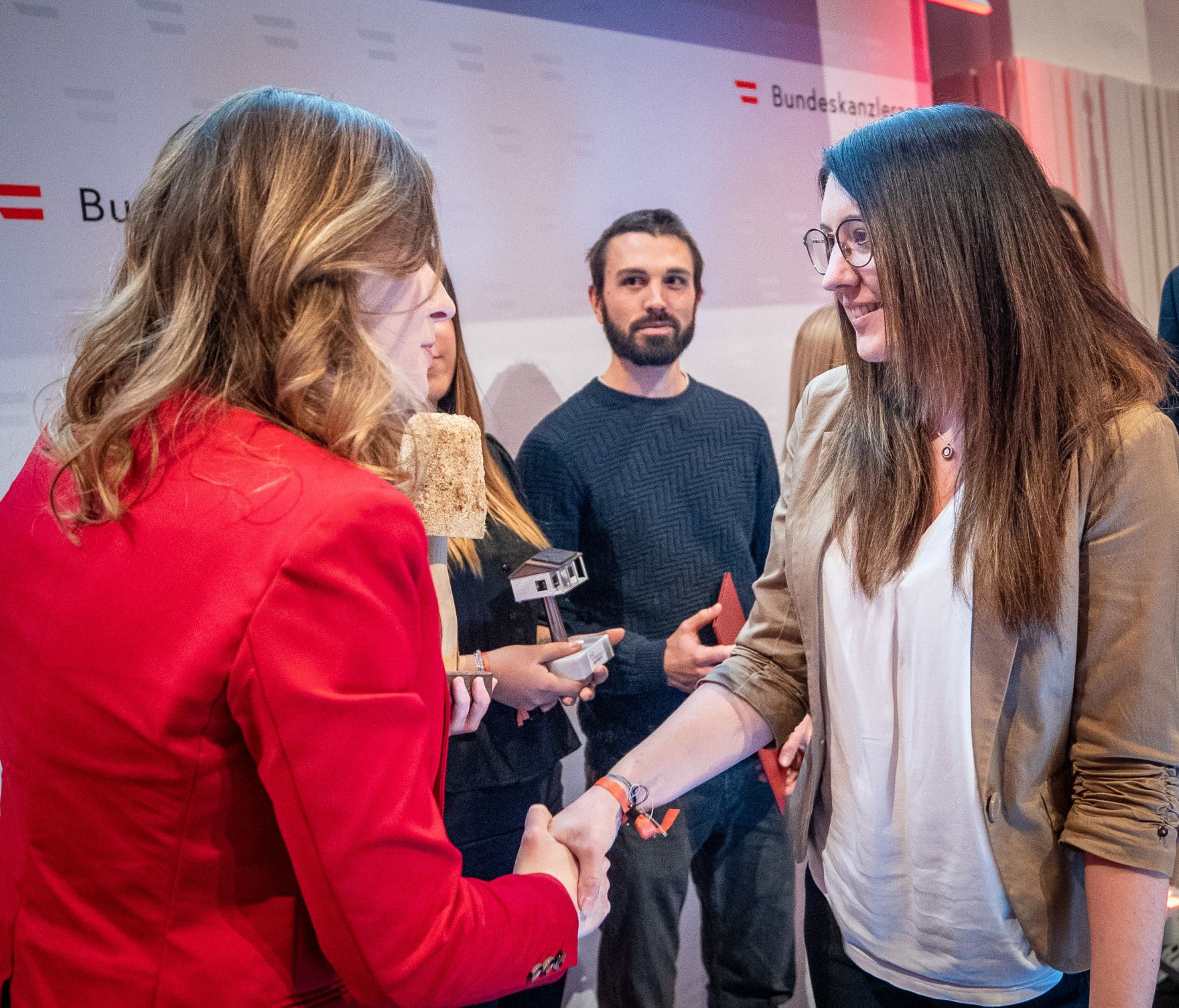 Am 1. Dezember 2022 &uuml;berreichte Staatssekret&auml;rin Claudia Plakolm den &Ouml;sterreichischen Jugendpreis 2022.