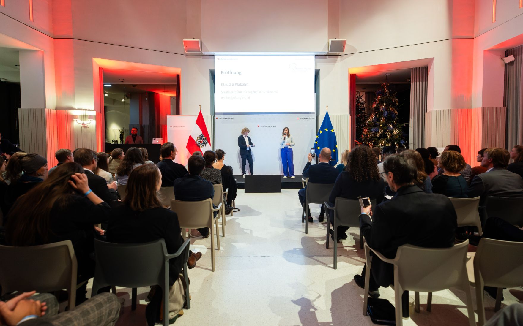 Am 28. November 2023 &uuml;berreichte Staatssekret&auml;rin Claudia Plakolm den &Ouml;sterreichischen Jugendpreis 2023.