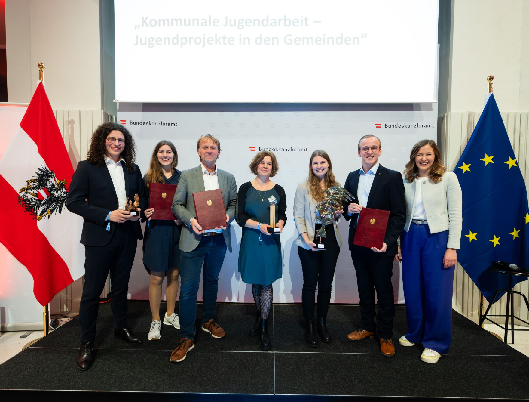 Am 28. November 2023 &uuml;berreichte Staatssekret&auml;rin Claudia Plakolm (r.) den &Ouml;sterreichischen Jugendpreis 2023.