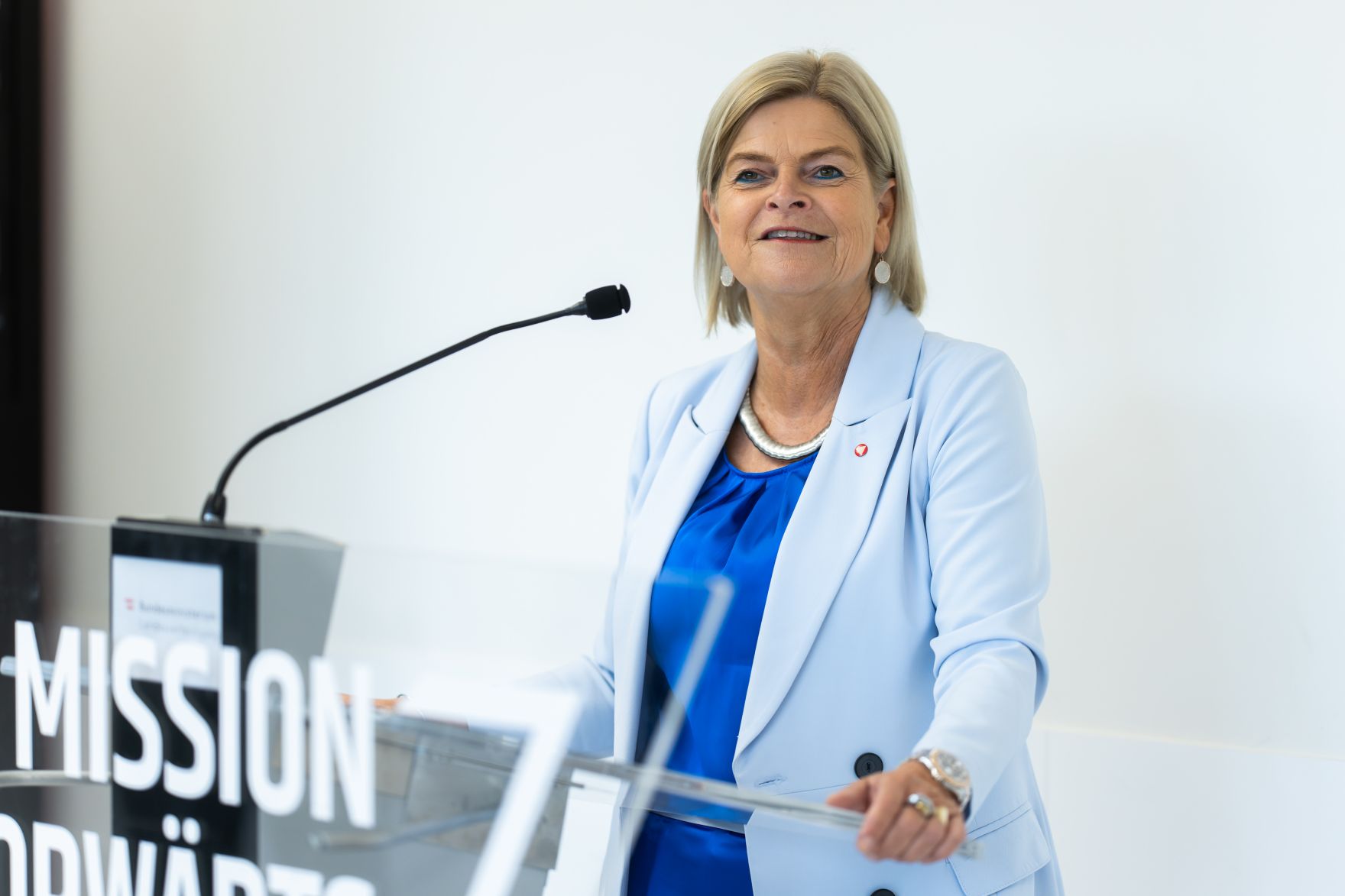 Am 12. Juni 2024 er&ouml;ffnete Staatssekret&auml;rin Claudia Plakolm gemeinsam mit Bundesministerin Klaudia Tanner (im Bild) die neue Stellungsstra&szlig;e f&uuml;r Wien und Burgenland.