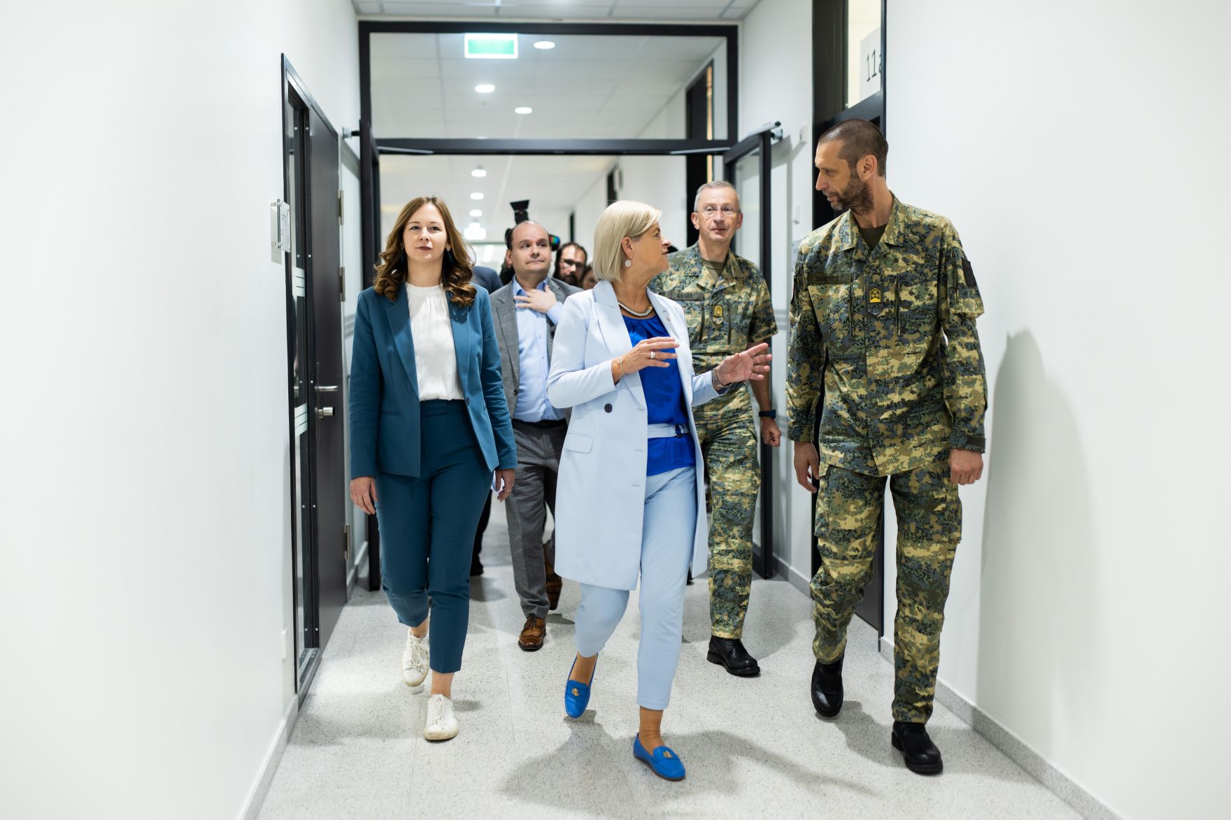 Am 12. Juni 2024 er&ouml;ffnete Staatssekret&auml;rin Claudia Plakolm (l.) gemeinsam mit Bundesministerin Klaudia Tanner (m.) die neue Stellungsstra&szlig;e f&uuml;r Wien und Burgenland.