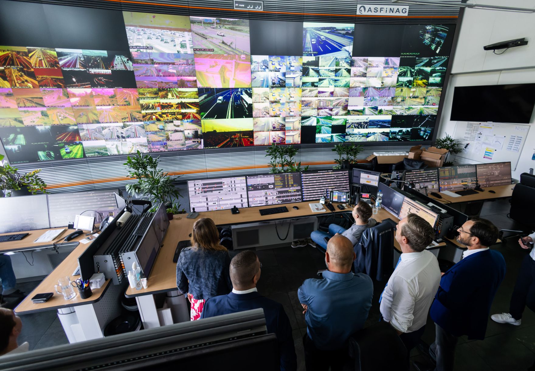 Am 22. August 2024 besuchte Staatssekret&auml;rin Claudia Plakolm (im Bild) die nationale Verkehrsmanagement-Zentrale der ASFINAG in Wien-Inzersdorf.