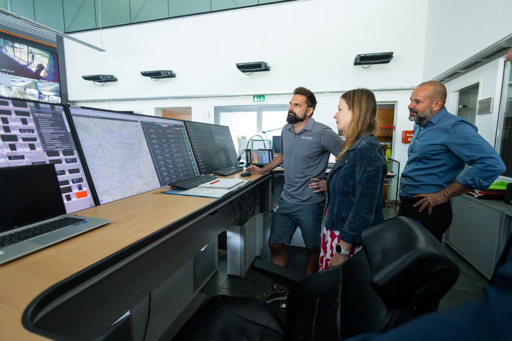 Am 22. August 2024 besuchte Staatssekret&auml;rin Claudia Plakolm (im Bild) die nationale Verkehrsmanagement-Zentrale der ASFINAG in Wien-Inzersdorf.