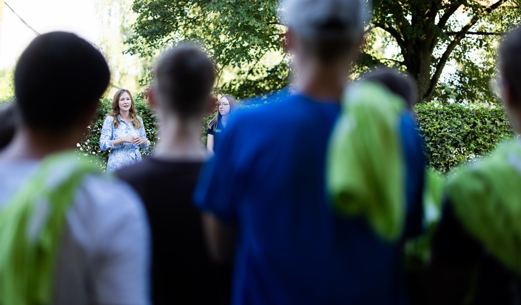 Am 30. August 2024 besuchte Staatssekret&auml;rin Claudia Plakolm (2.v.l.) die Teilnehmerinnen und Teilnehmer des Projektmarathon Nieder&ouml;sterreich.