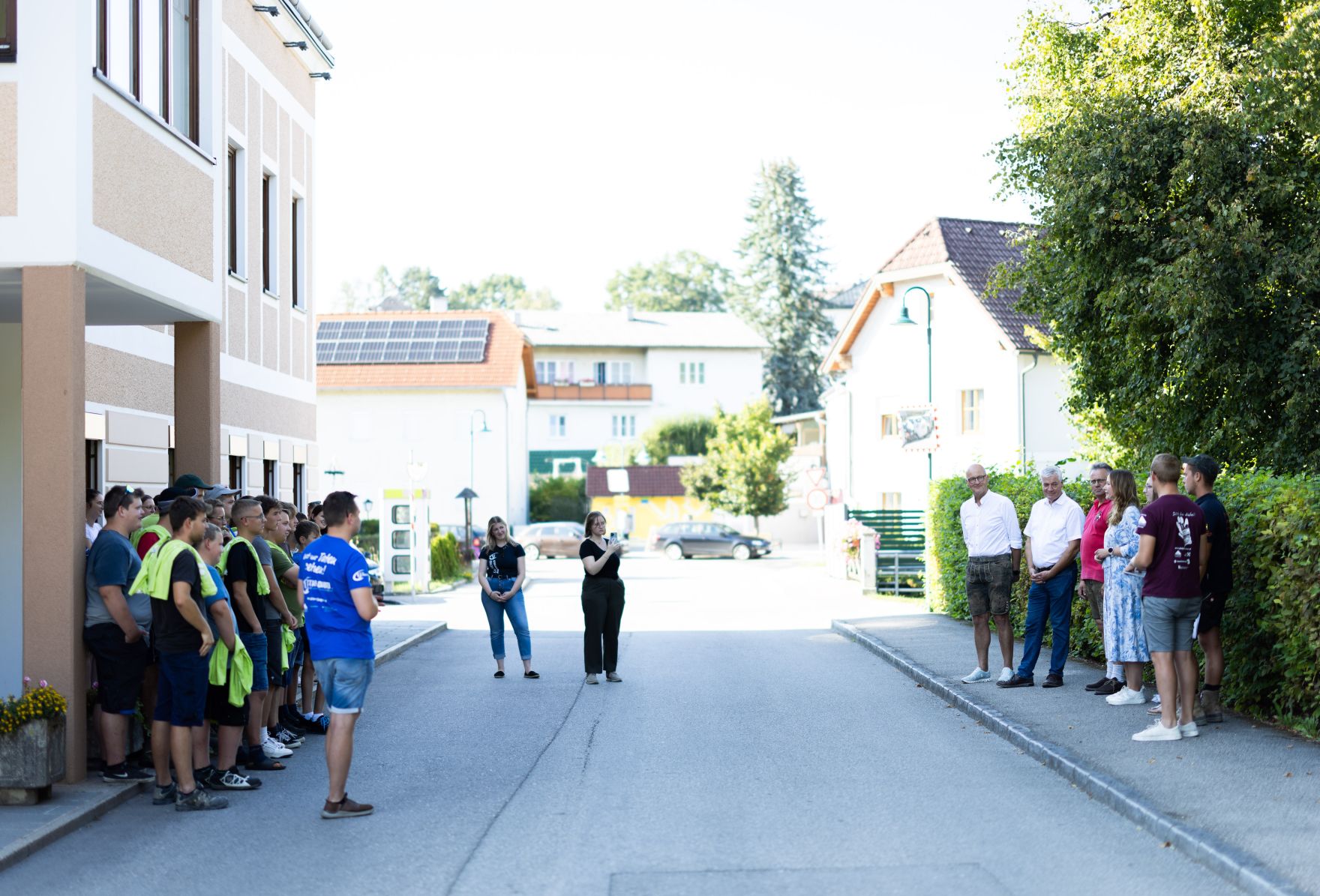 Am 30. August 2024 besuchte Staatssekret&auml;rin Claudia Plakolm (3.v.r.) die Teilnehmerinnen und Teilnehmer des Projektmarathon Nieder&ouml;sterreich.
