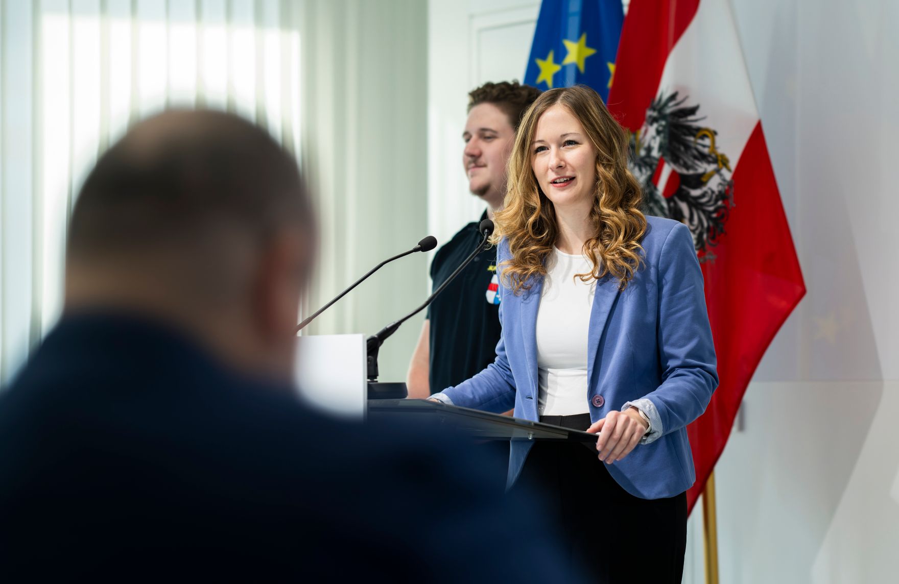 Am 16. Oktober 2024 gab Staatssekret&auml;rin Claudia Plakolm (m.) eine Pressekonferenz zu den aktuellen Zahlen im Zivildienst.