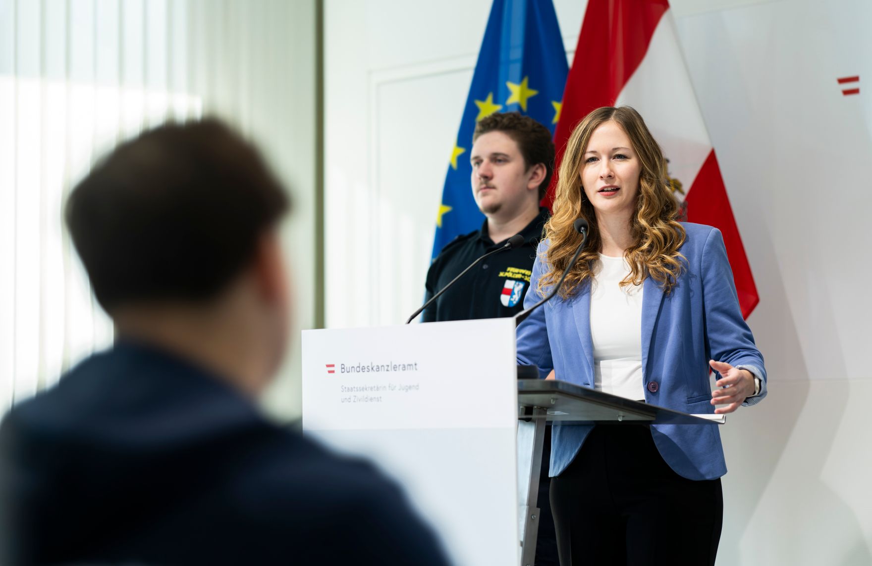 Am 16. Oktober 2024 gab Staatssekret&auml;rin Claudia Plakolm (r.) eine Pressekonferenz zu den aktuellen Zahlen im Zivildienst.