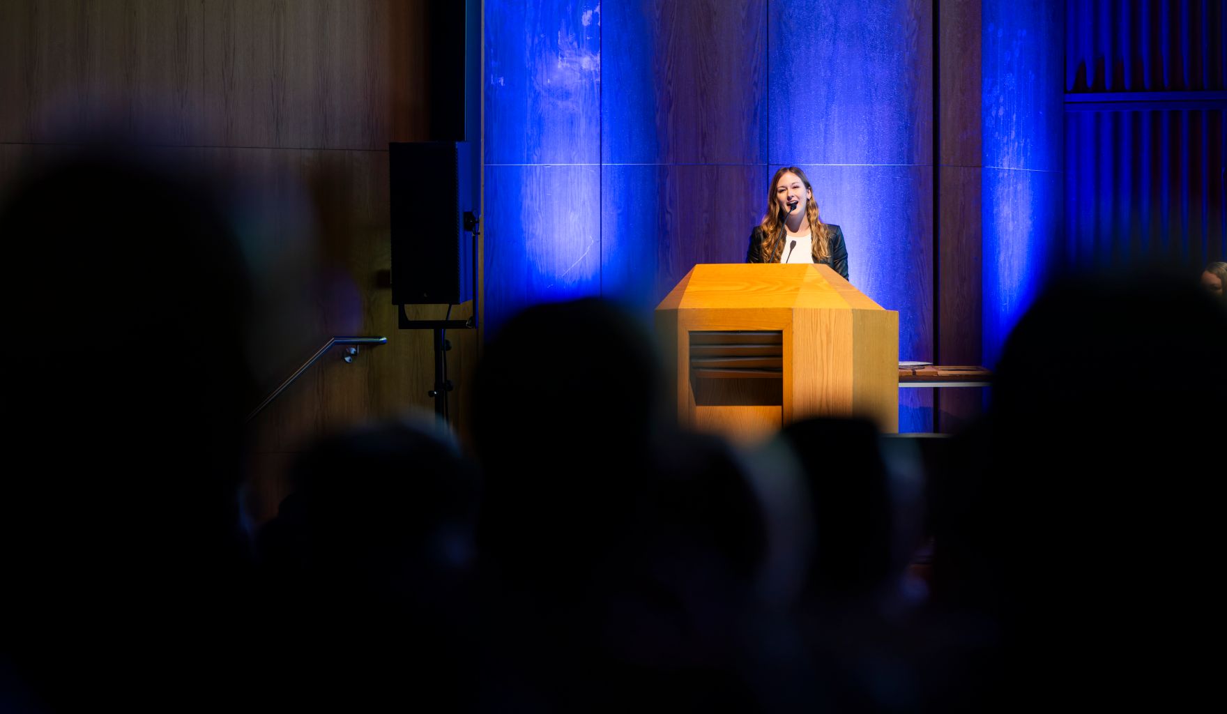 Am 19. Oktober 2024 nahm Staatssekret&auml;rin Claudia Plakolm (im Bild) bei der Hauptversammlung des &ouml;sterreichischen Alpenvereins teil.