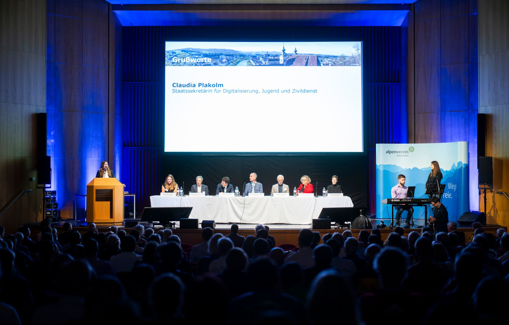 Am 19. Oktober 2024 nahm Staatssekret&auml;rin Claudia Plakolm bei der Hauptversammlung des &ouml;sterreichischen Alpenvereins teil.