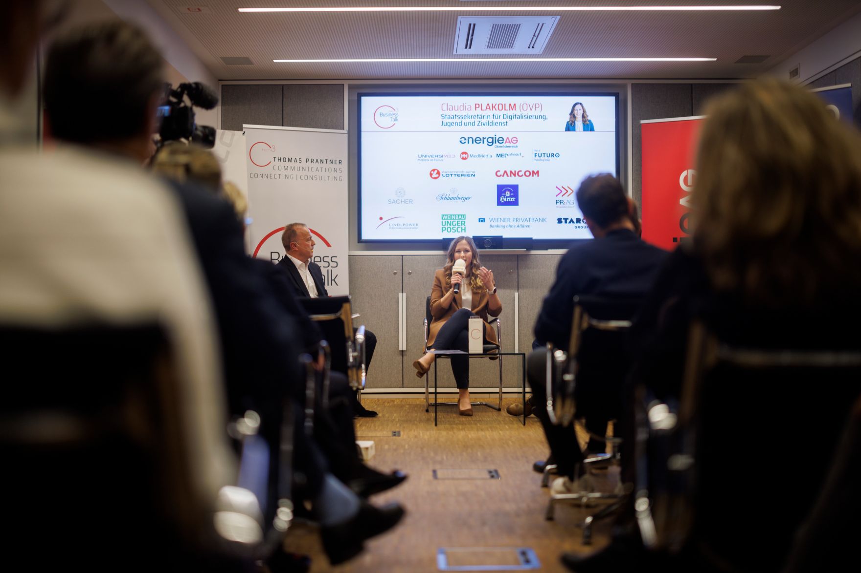 Am 23. Oktober 2024 nahm Staatssekret&auml;rin Claudia Plakolm (m.) am C 3- &ldquo;Business Talk&ldquo; teil.