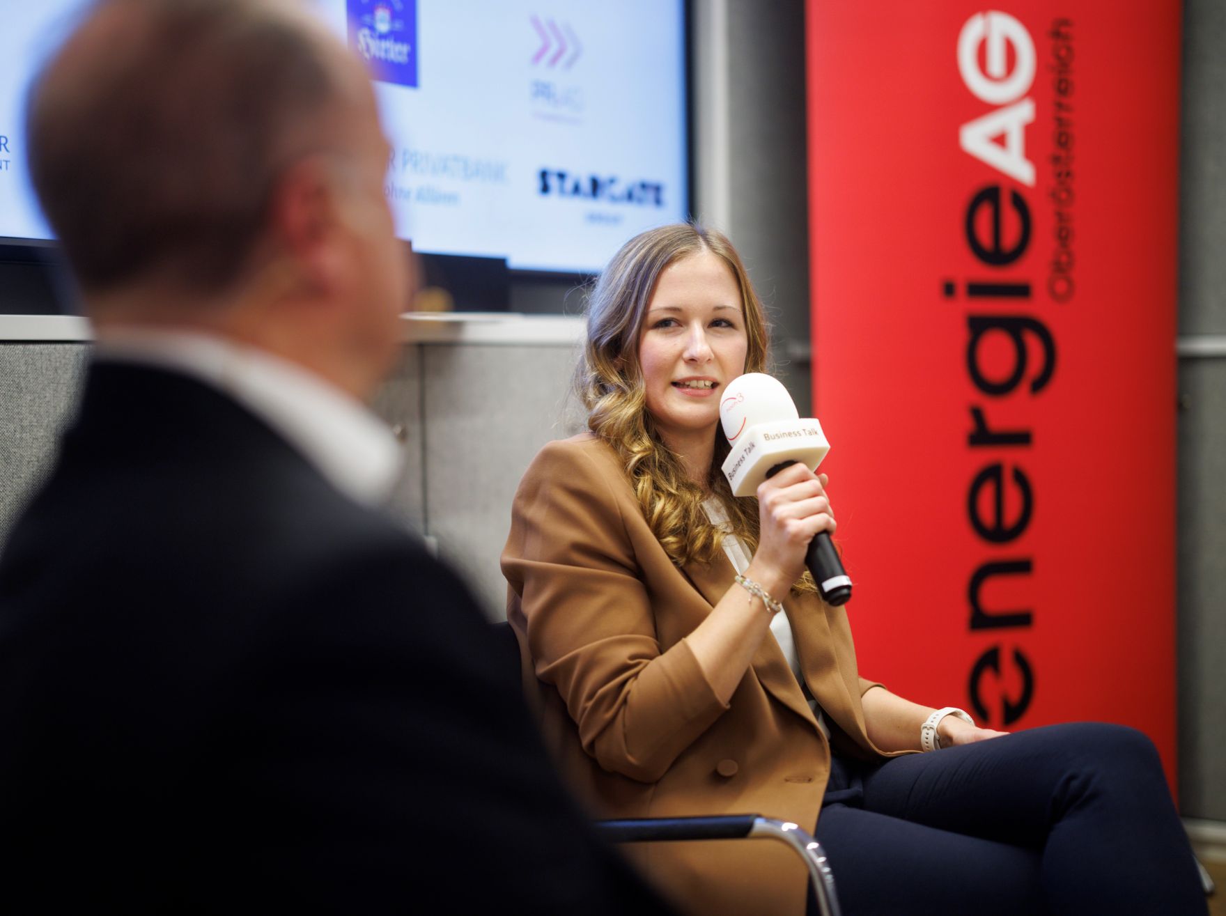 Am 23. Oktober 2024 nahm Staatssekret&auml;rin Claudia Plakolm (r.) am C 3- &ldquo;Business Talk&ldquo; teil.