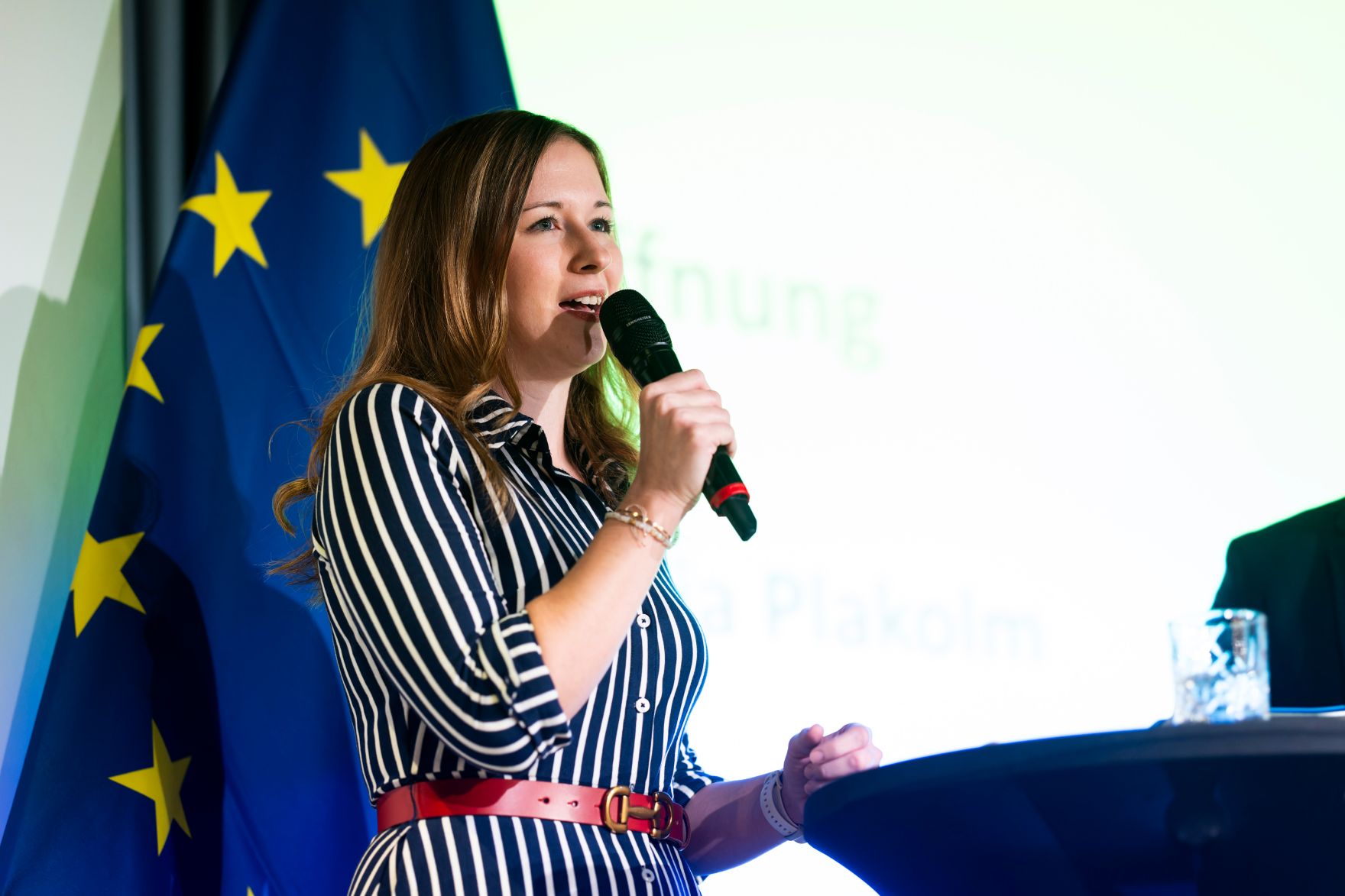 Am 19. November 2024 &uuml;berreichte Staatssekret&auml;rin Claudia Plakolm (im Bild) den &Ouml;sterreichischen Jugendpreis 2024.