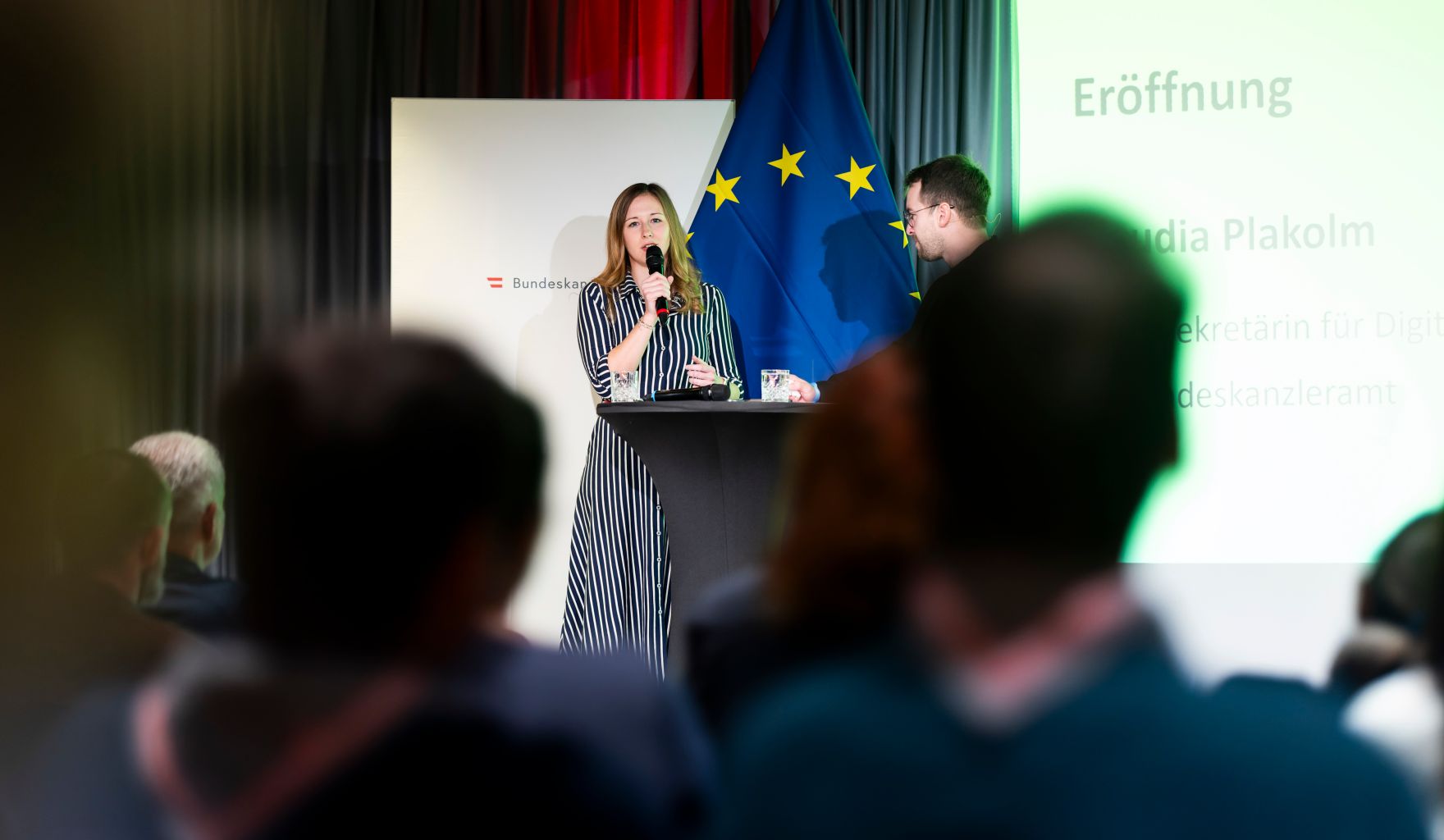 Am 19. November 2024 &uuml;berreichte Staatssekret&auml;rin Claudia Plakolm (m.l.) den &Ouml;sterreichischen Jugendpreis 2024.