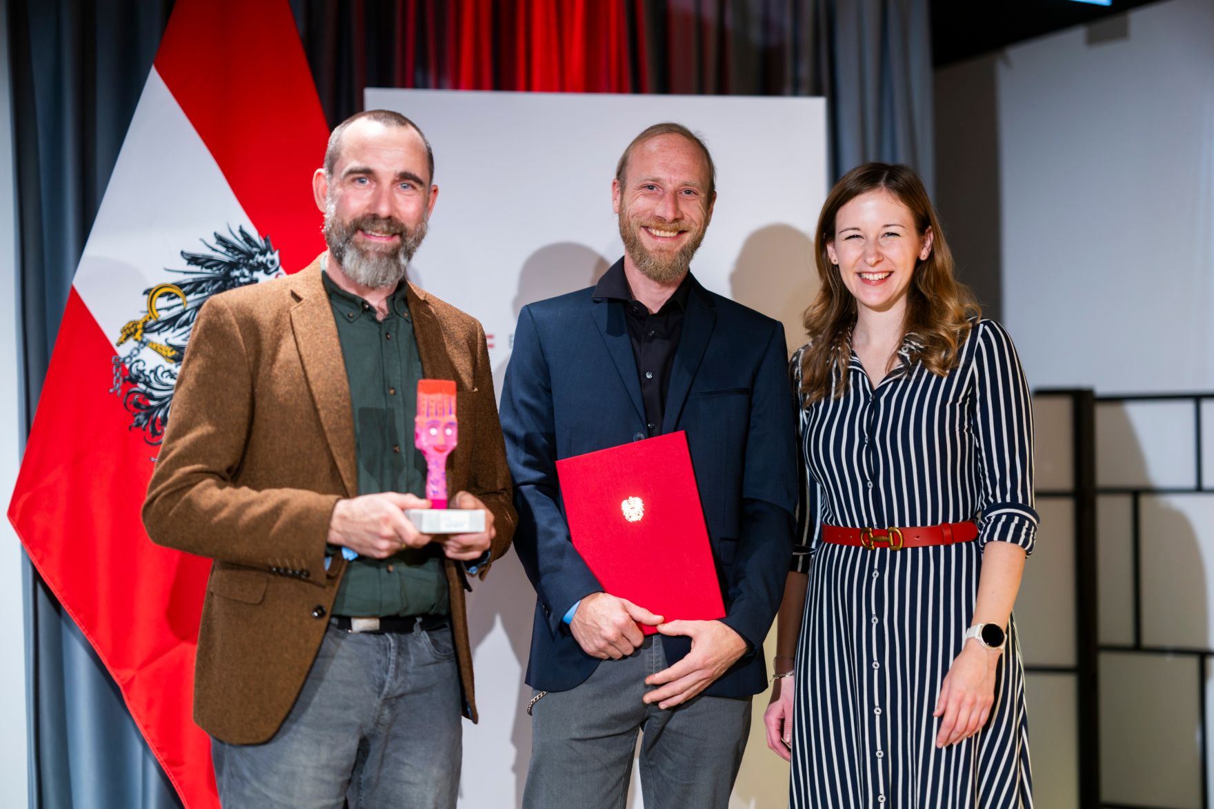 Am 19. November 2024 &uuml;berreichte Staatssekret&auml;rin Claudia Plakolm (r.) den &Ouml;sterreichischen Jugendpreis 2024.