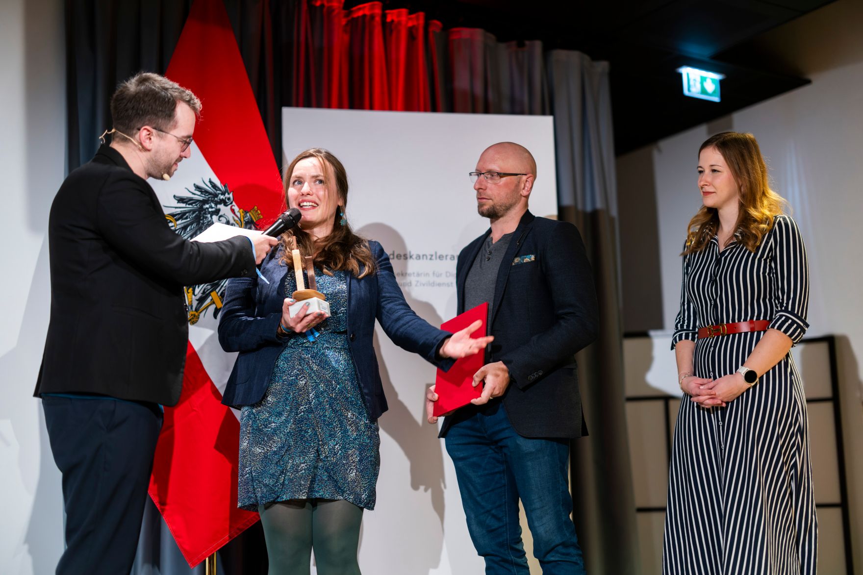 Am 19. November 2024 &uuml;berreichte Staatssekret&auml;rin Claudia Plakolm (r.) den &Ouml;sterreichischen Jugendpreis 2024.