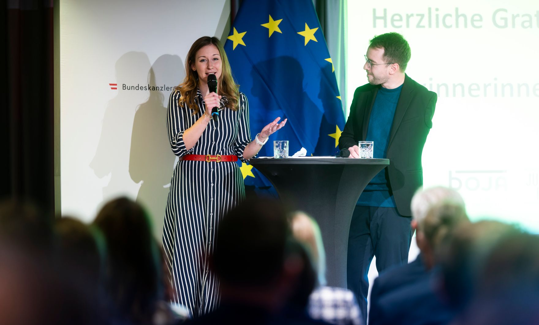 Am 19. November 2024 &uuml;berreichte Staatssekret&auml;rin Claudia Plakolm (l.) den &Ouml;sterreichischen Jugendpreis 2024.