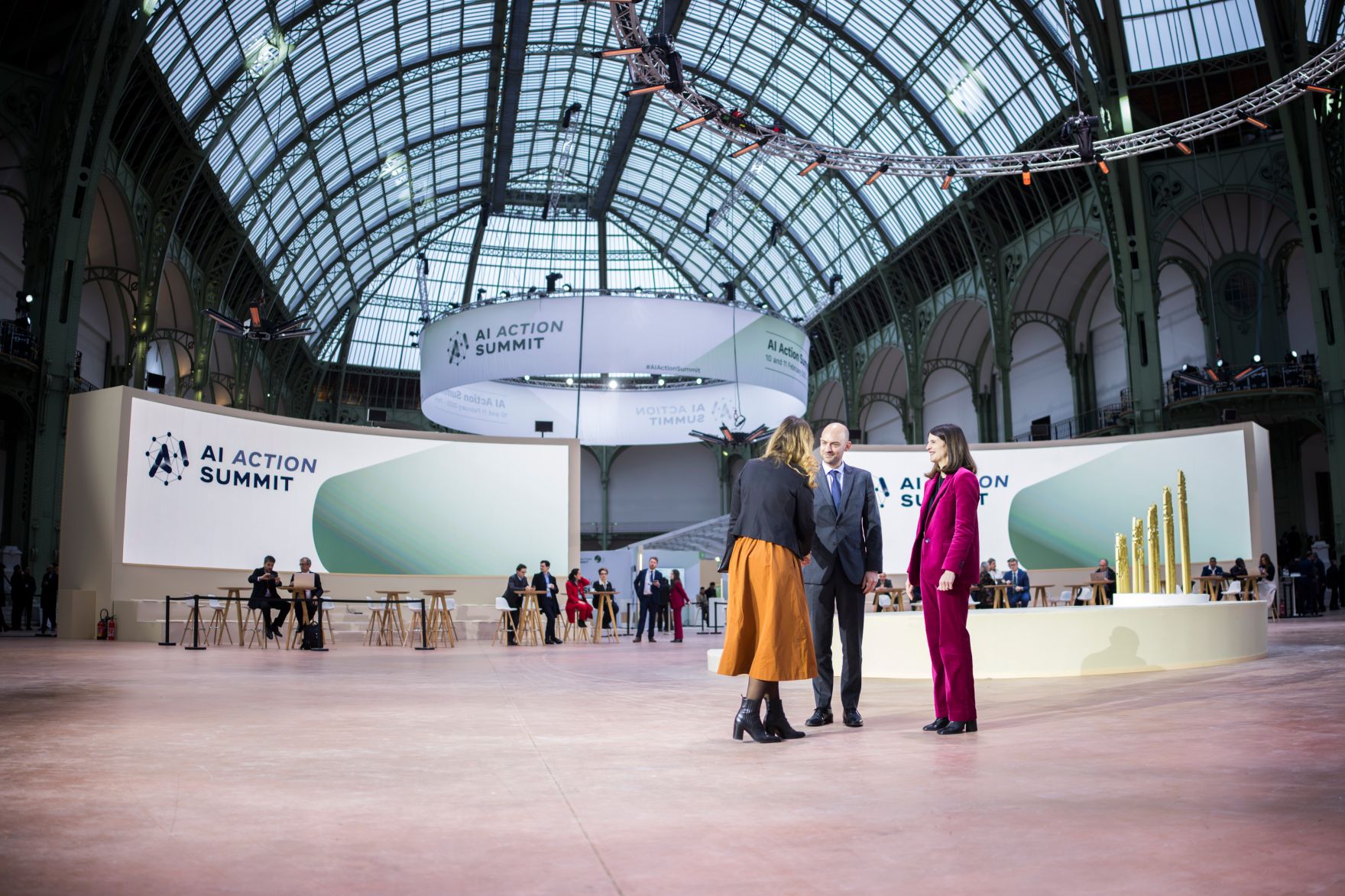 Am 11. Februar 2025 reiste Staatssekret&auml;rin Claudia Plakolm (3.v.r.) nach Paris. Im Bild beim KI-Gipfel.