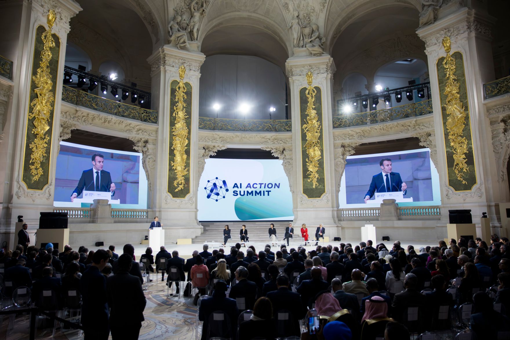 Am 11. Februar 2025 reiste Staatssekret&auml;rin Claudia Plakolm nach Paris. Im Bild beim KI-Gipfel.