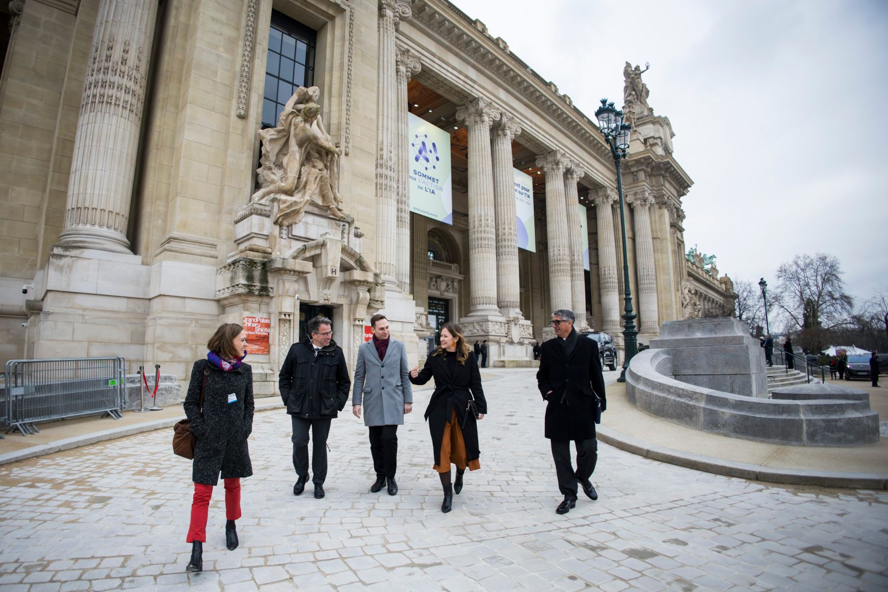 Am 11. Februar 2025 reiste Staatssekret&auml;rin Claudia Plakolm (m.r.) nach Paris. Im Bild beim KI-Gipfel.