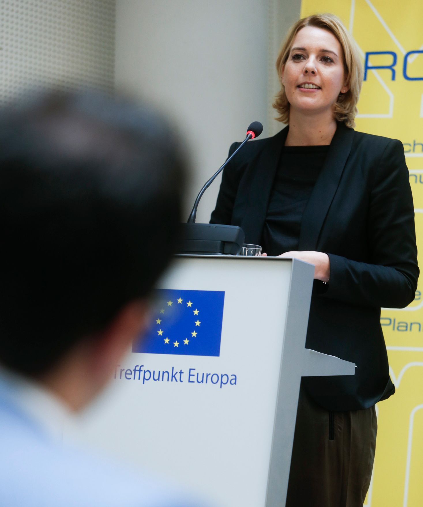 Am 20. Oktober 2014 nahm Staatssekret&auml;rin Sonja Ste&szlig;l (im Bild) die Partnerschaftsvereinbarung STRAT.AT 2020 von EU-Kommissar Johannes Hahn entgegen.