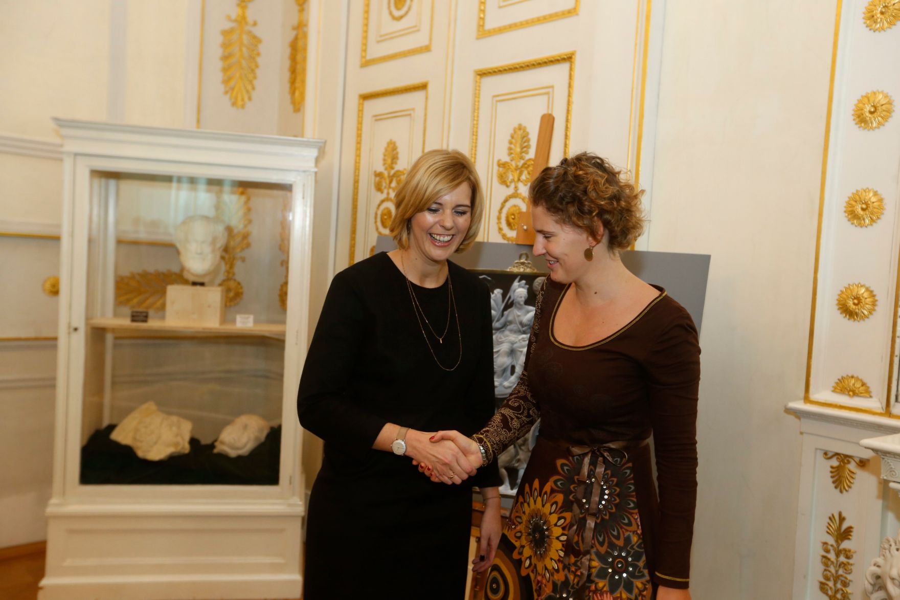 Am 26. Oktober 2014 empfing Staatssekret&auml;rin Sonja Ste&szlig;l im Rahmen des Nationalfeiertages Besucherinnen und Besucher im Bundeskanzleramt.