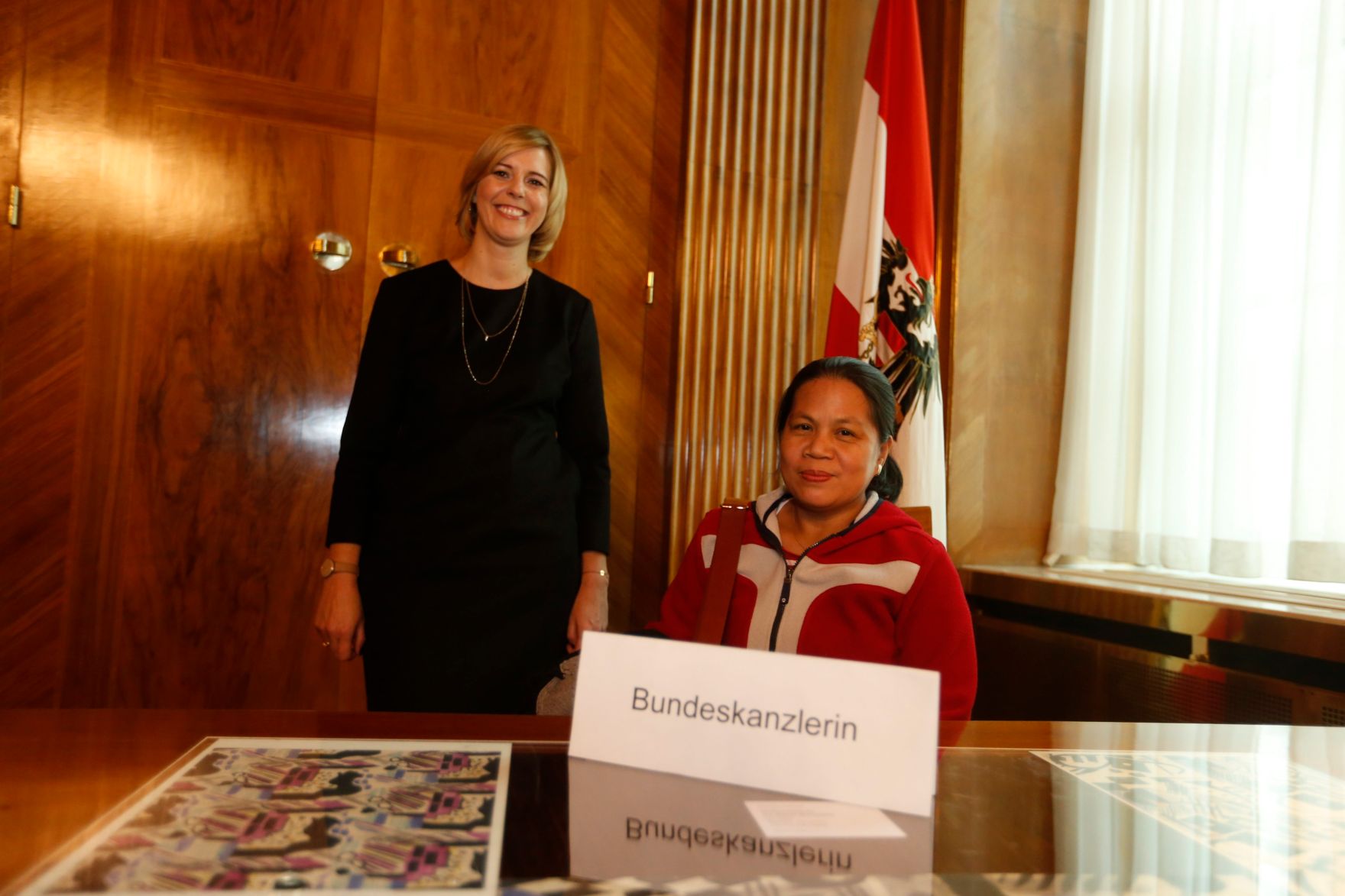 Am 26. Oktober 2014 empfing Staatssekret&auml;rin Sonja Ste&szlig;l im Rahmen des Nationalfeiertages Besucherinnen und Besucher im Bundeskanzleramt.