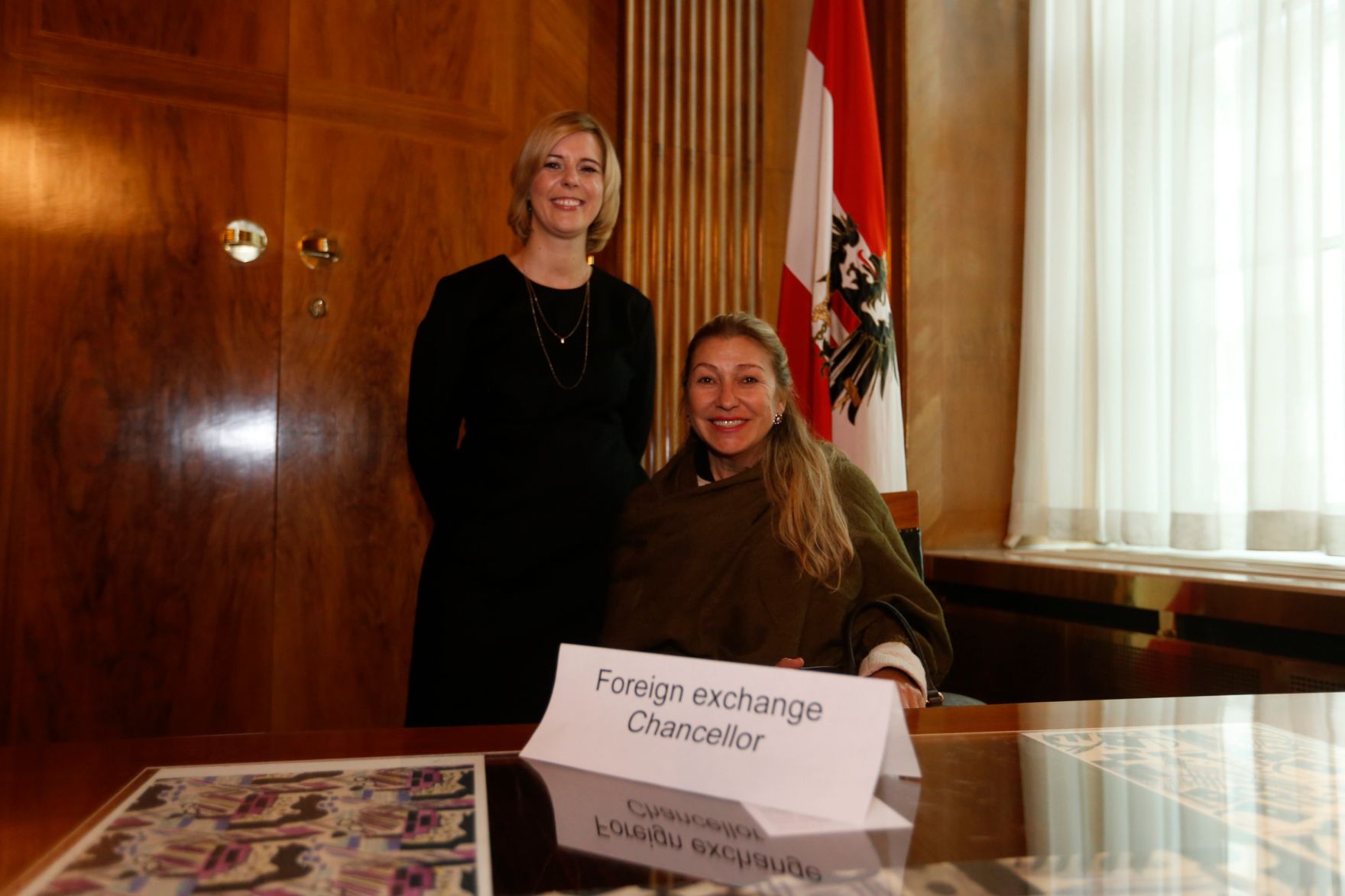 Am 26. Oktober 2014 empfing Staatssekret&auml;rin Sonja Ste&szlig;l im Rahmen des Nationalfeiertages Besucherinnen und Besucher im Bundeskanzleramt.