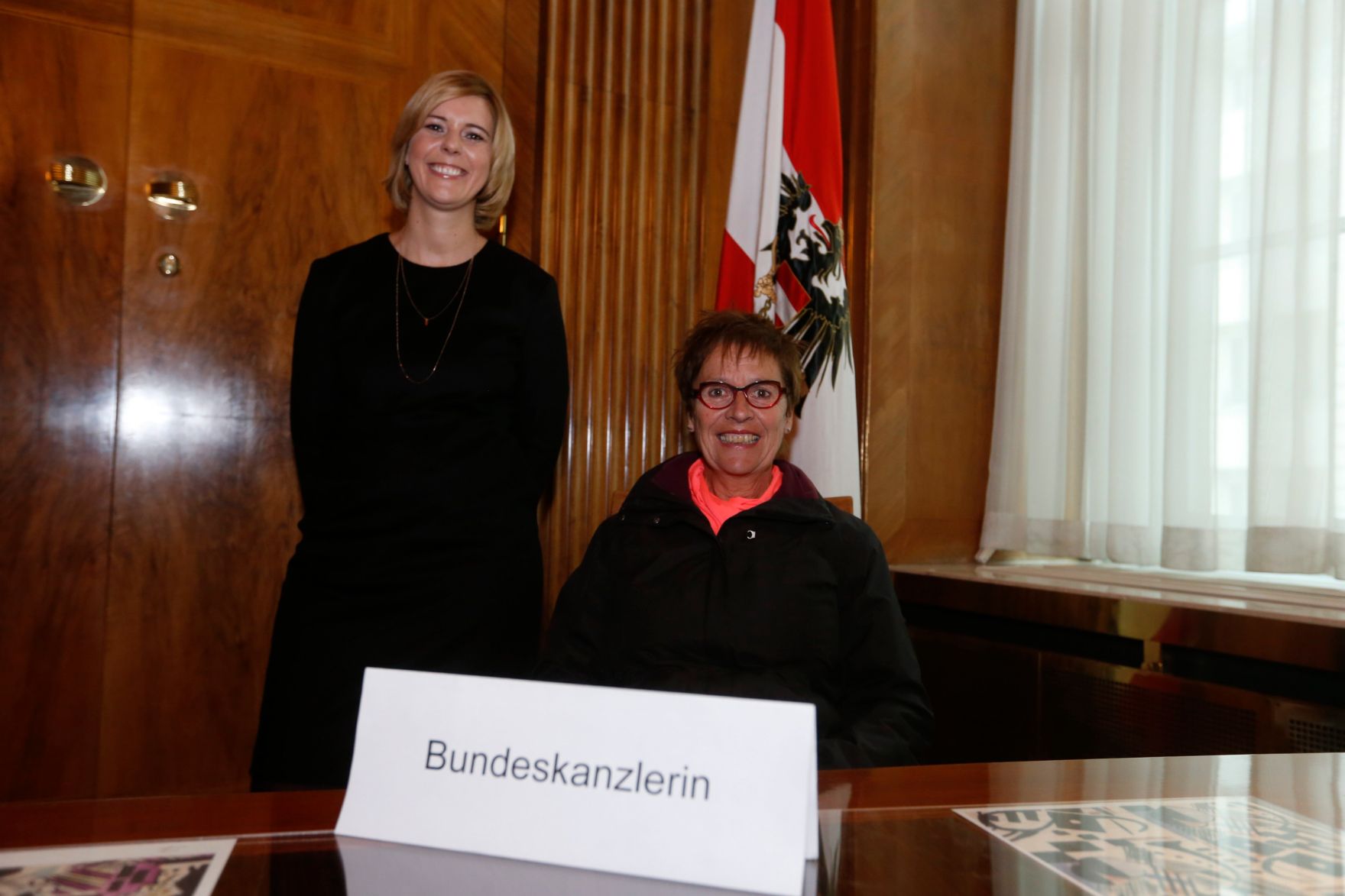 Am 26. Oktober 2014 empfing Staatssekret&auml;rin Sonja Ste&szlig;l im Rahmen des Nationalfeiertages Besucherinnen und Besucher im Bundeskanzleramt.