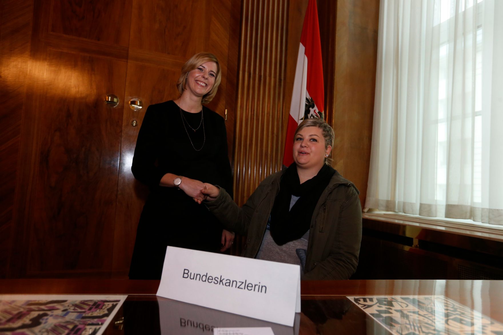 Am 26. Oktober 2014 empfing Staatssekret&auml;rin Sonja Ste&szlig;l im Rahmen des Nationalfeiertages Besucherinnen und Besucher im Bundeskanzleramt.