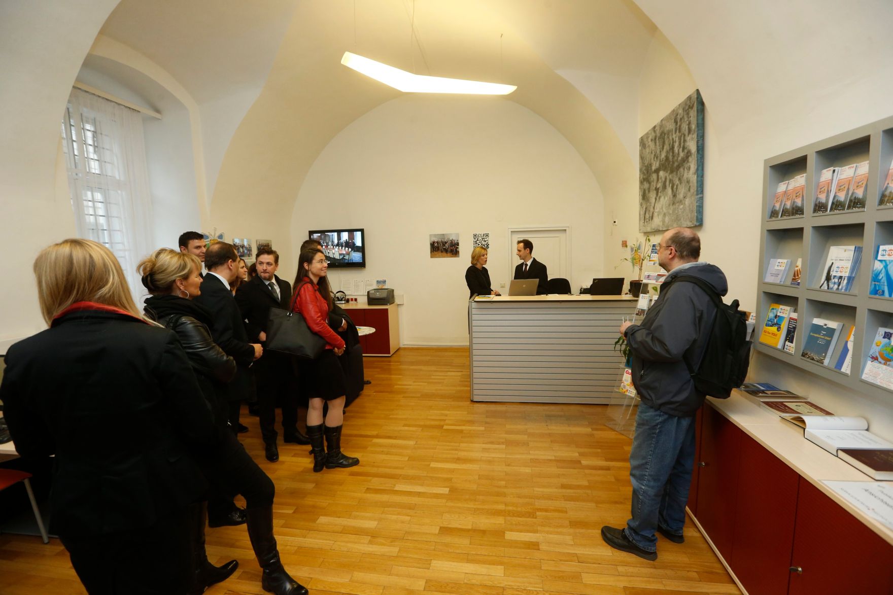 Am 26. Oktober 2014 empfing Staatssekret&auml;rin Sonja Ste&szlig;l im Rahmen des Nationalfeiertages Besucherinnen und Besucher im Bundeskanzleramt.