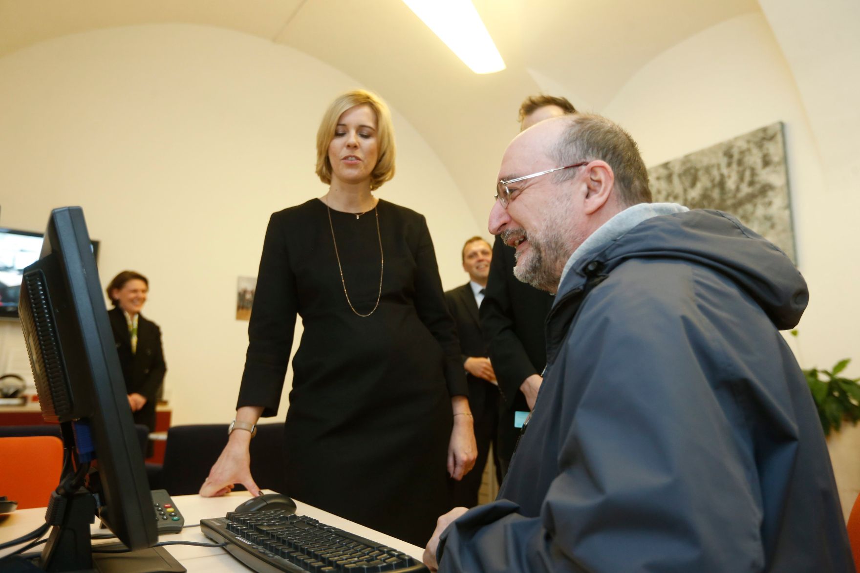 Am 26. Oktober 2014 empfing Staatssekret&auml;rin Sonja Ste&szlig;l im Rahmen des Nationalfeiertages Besucherinnen und Besucher im Bundeskanzleramt.